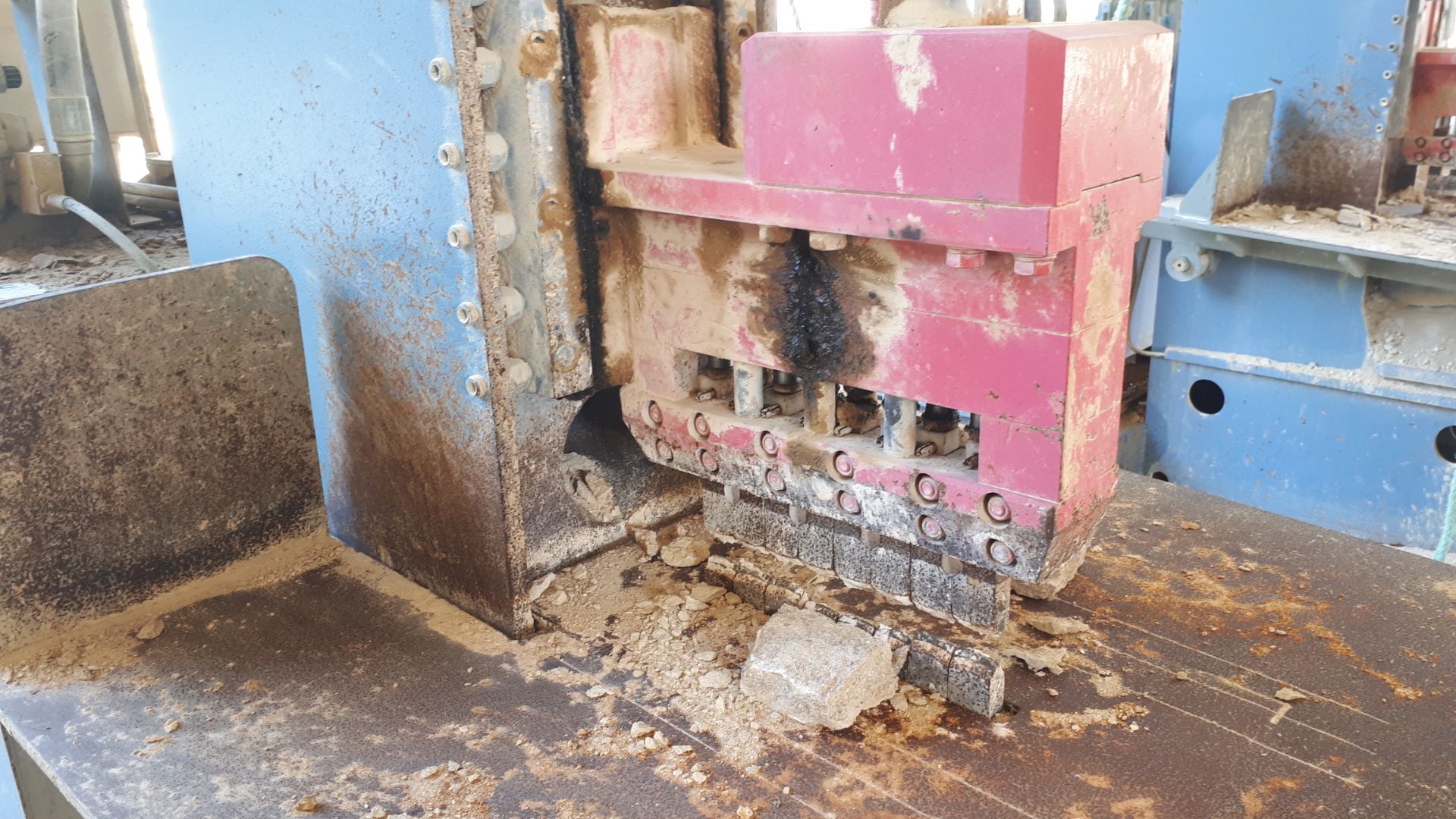 MEC C320 Stone Splitter/Guillotine machine, Serial Number P0232600811 (2011). Damage to electrical - Image 4 of 21