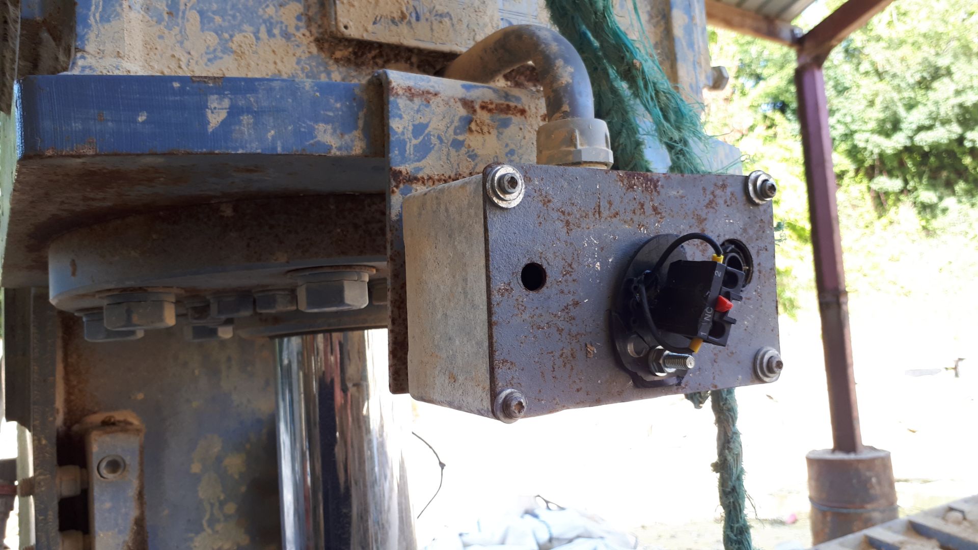 MEC C320 Stone Splitter/Guillotine machine, Serial Number P0932600712 (2012). Damaged operator - Image 7 of 20