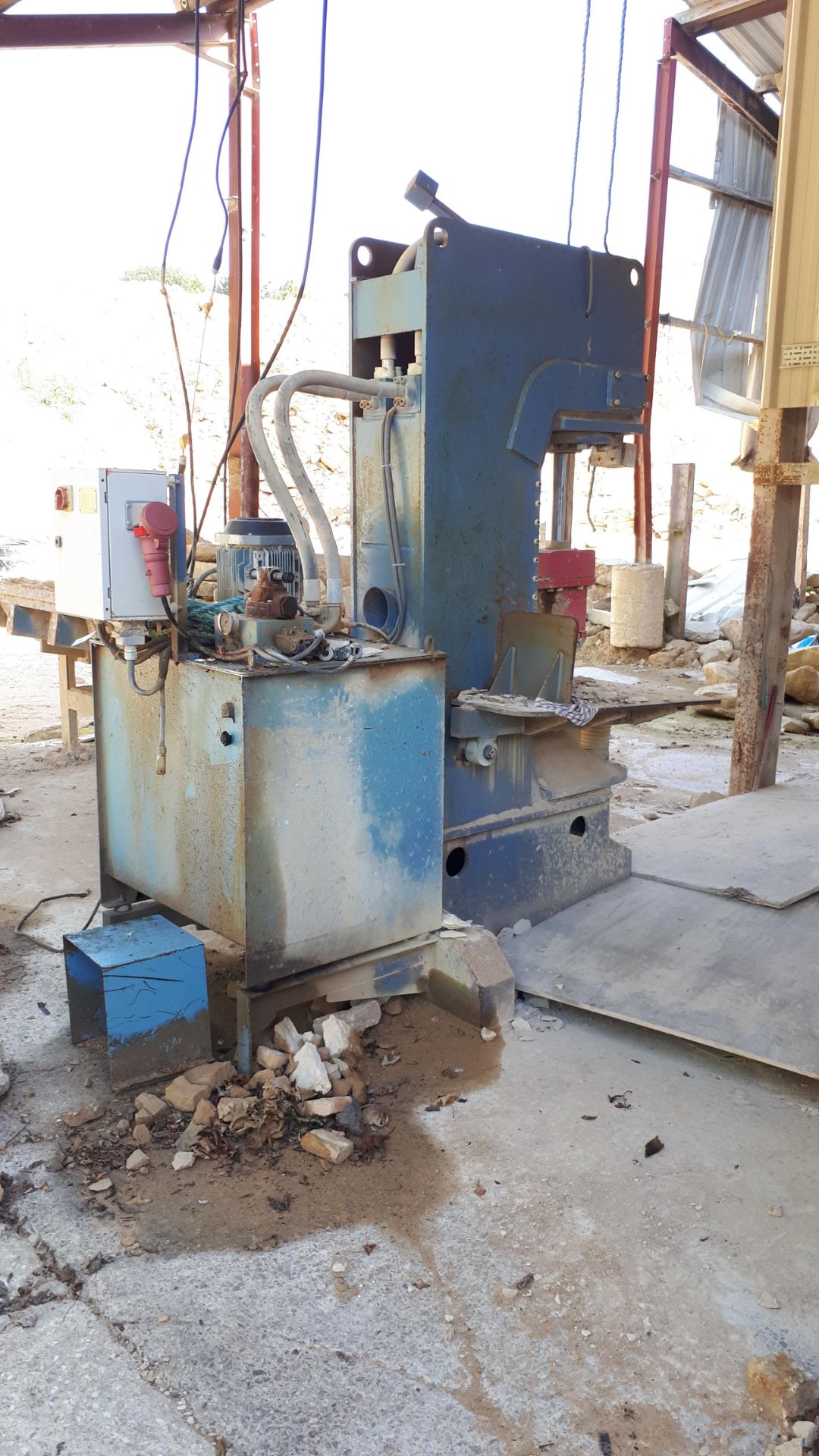 MEC C320 Stone Splitter/Guillotine machine, Serial Number P0932600712 (2012). Damaged operator