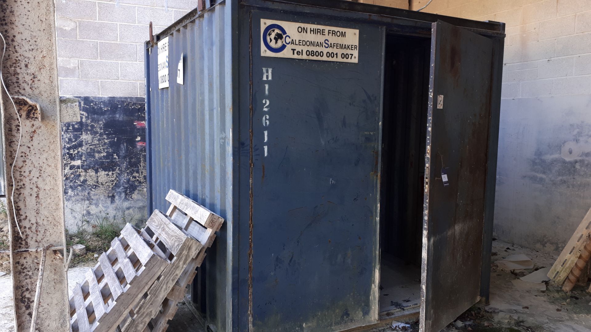 10' Steel shipping container. *Viewing strongly recommended in order for purchasers to ascertain