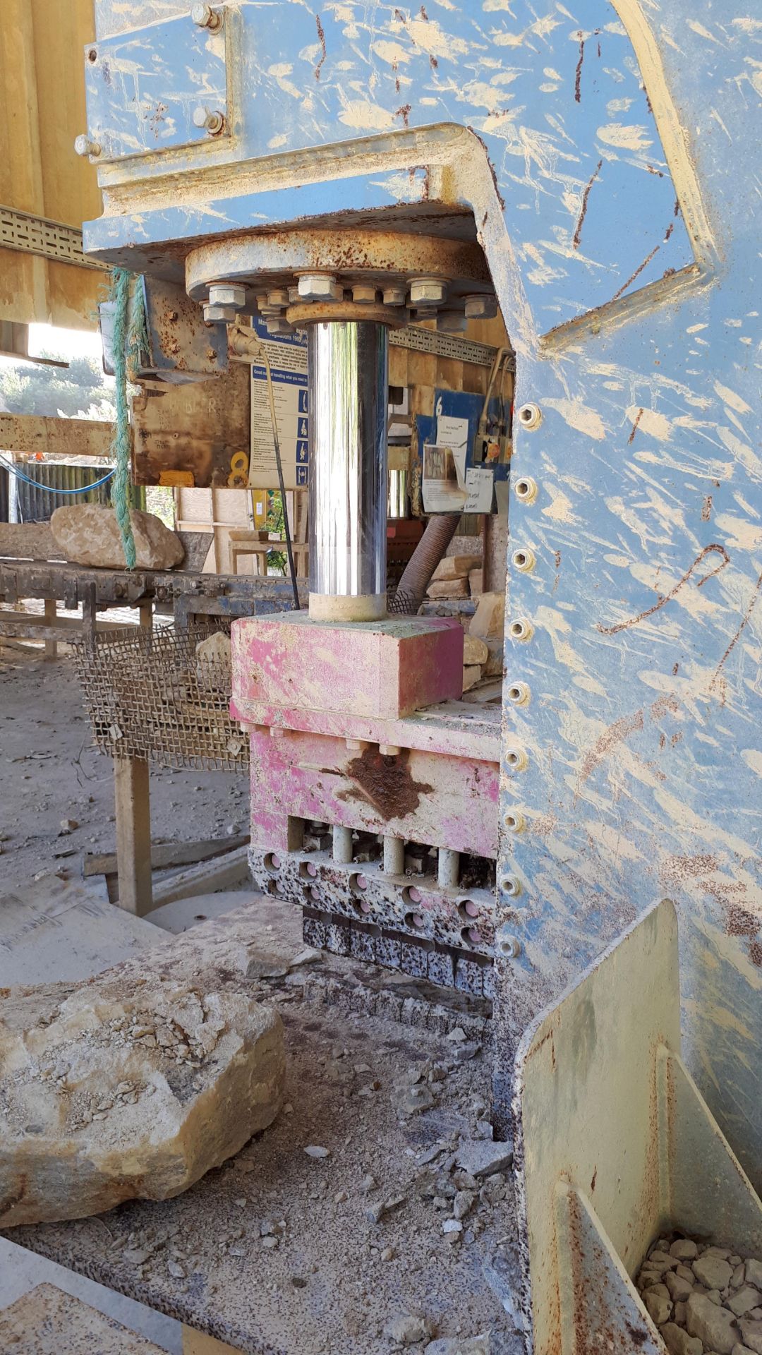 MEC C320 Stone Splitter/Guillotine machine, Serial Number P0932600712 (2012). Damaged operator - Image 4 of 20