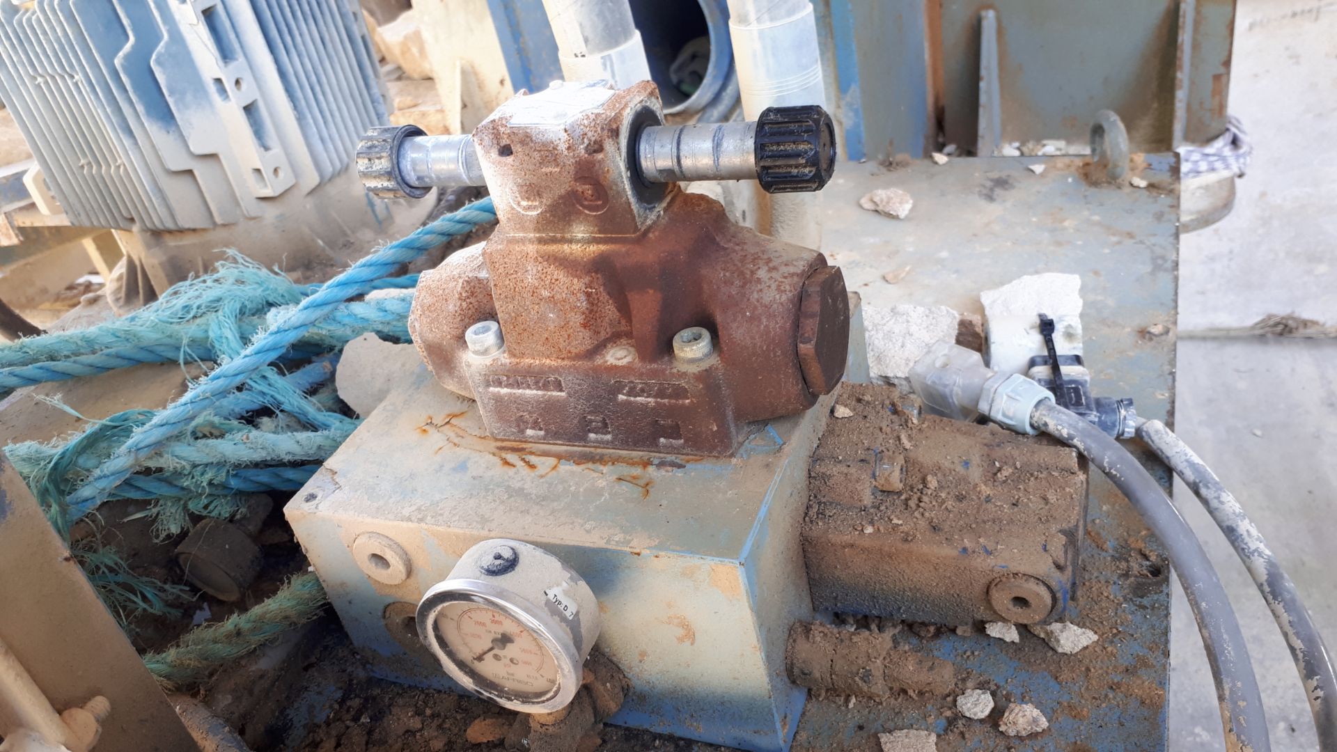 MEC C320 Stone Splitter/Guillotine machine, Serial Number P0932600712 (2012). Damaged operator - Image 10 of 20