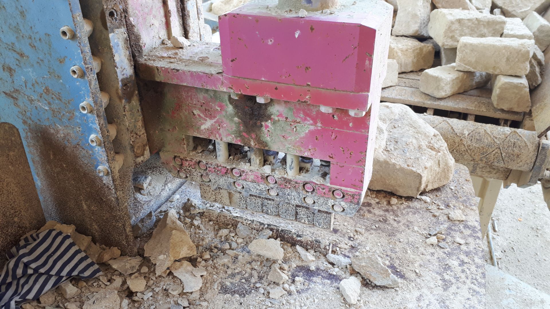 MEC C320 Stone Splitter/Guillotine machine, Serial Number P0932600712 (2012). Damaged operator - Image 6 of 20