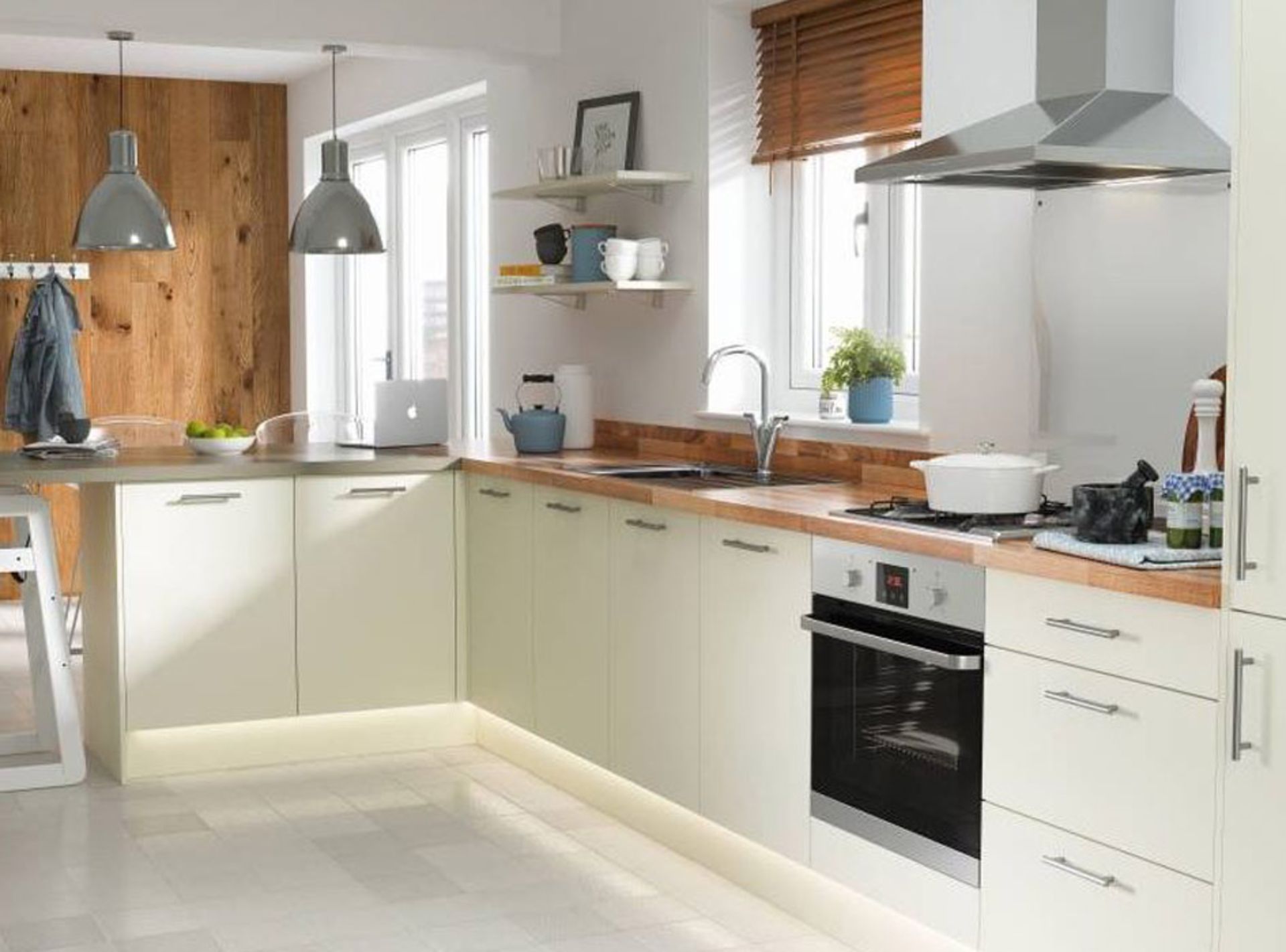 Circa 5,799 items of Brand-New Marletti Gloss White Range & Sandford Range Kitchen Goods. Including: - Image 4 of 30