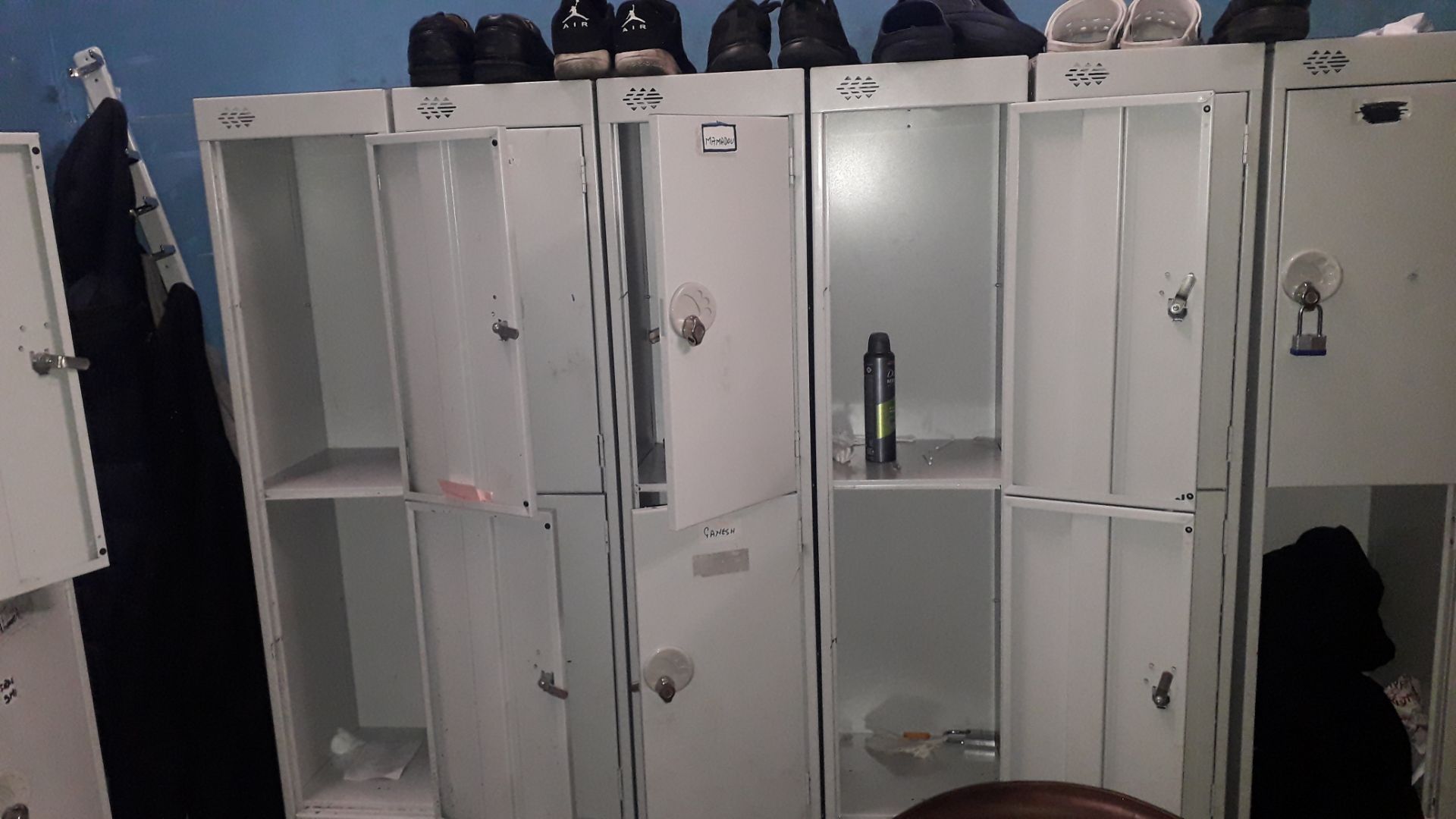 Contents of Changing Room to include 15 Steel Personal Lockers & Wire Shelving Unit - Image 2 of 4