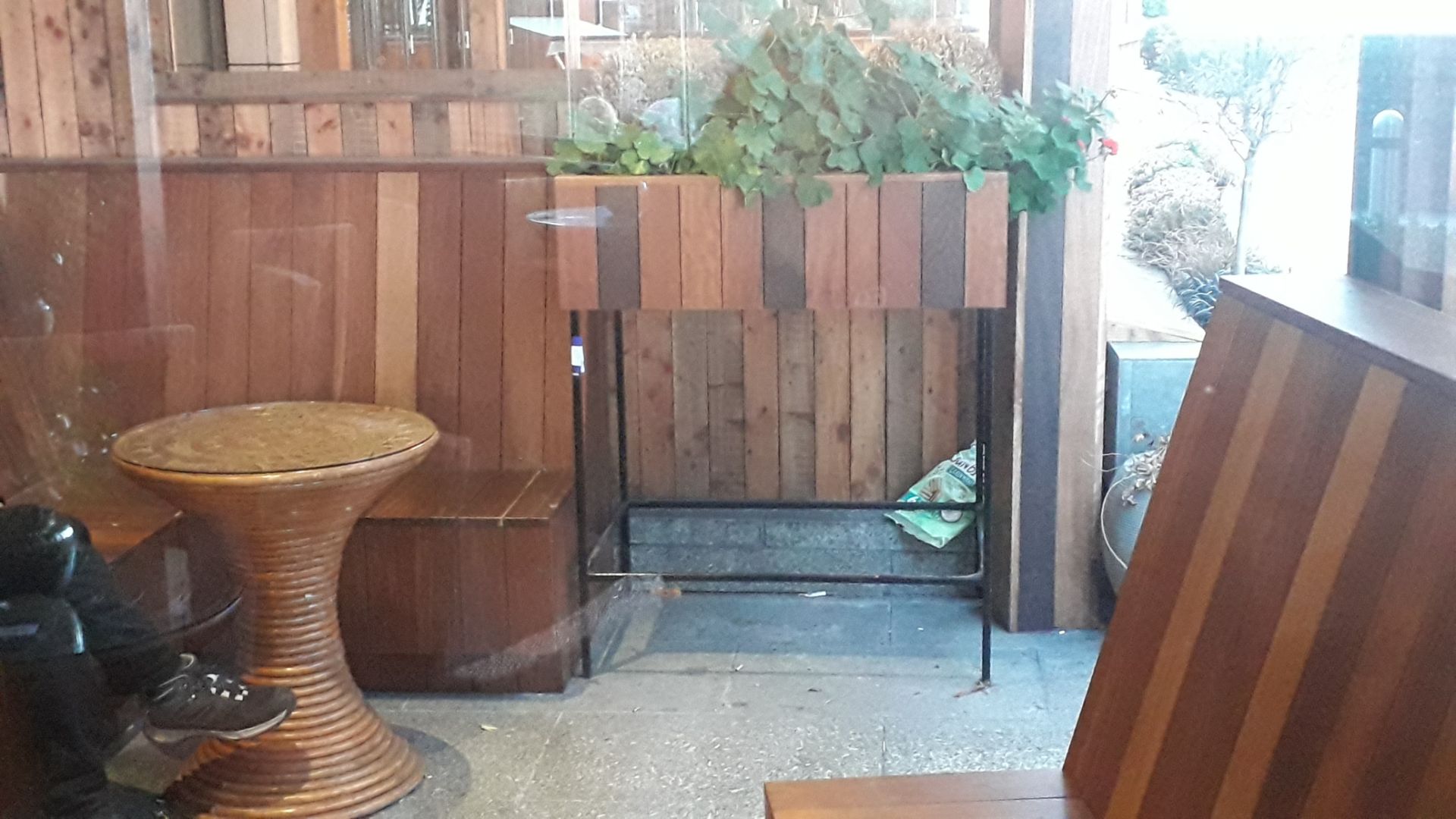 Hardwood Trough on Steel Stand with Circular Cane Table