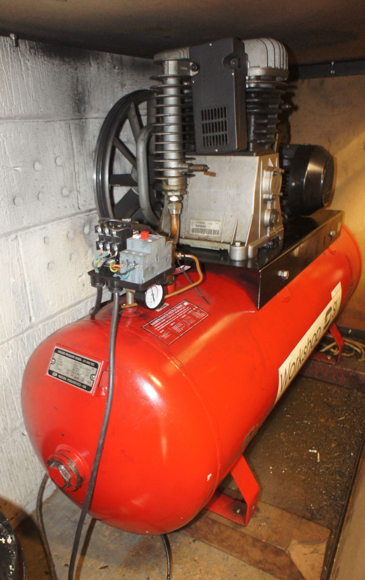 SIP 850/200 Receiver Mounted Workshop Compressor - Image 3 of 4