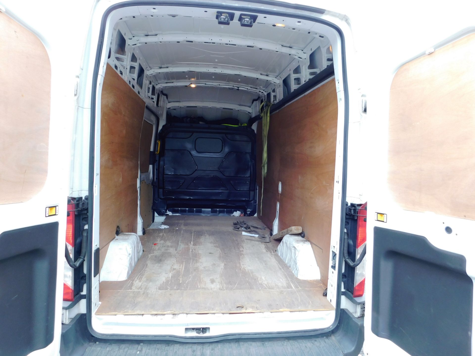 Ford Transit 350 2.2TDCI 125ps RWB MWB High Roof V - Image 5 of 7