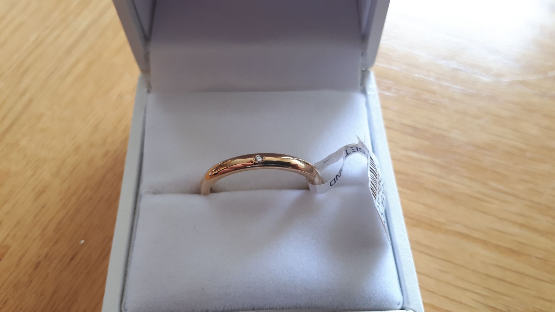 9CT YG Diamond set band, Size = M, RRP £265 Viewin - Image 2 of 3