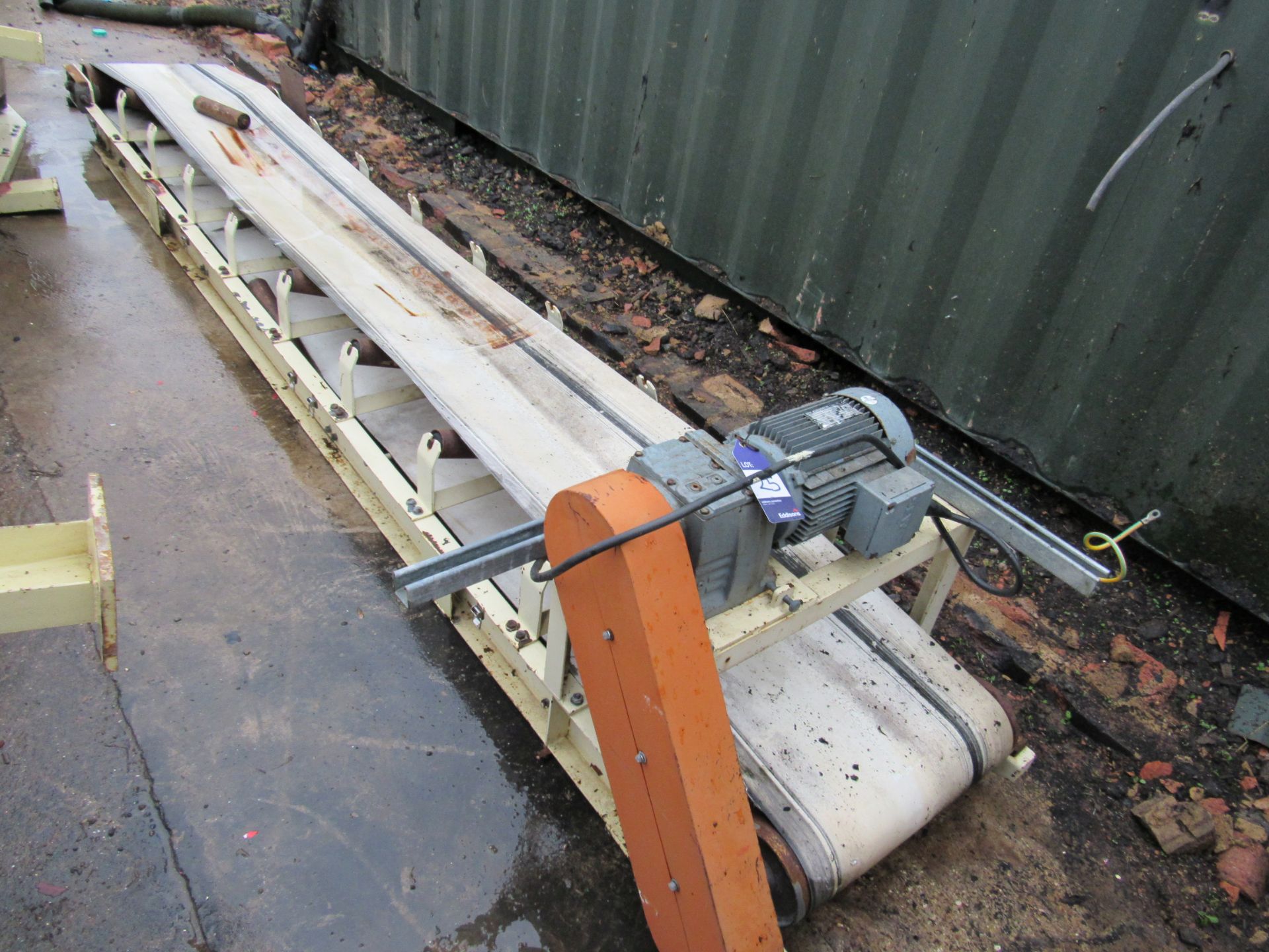 V Shaped Conveyor 450 x 4100mm incomplete, some ro - Image 2 of 3