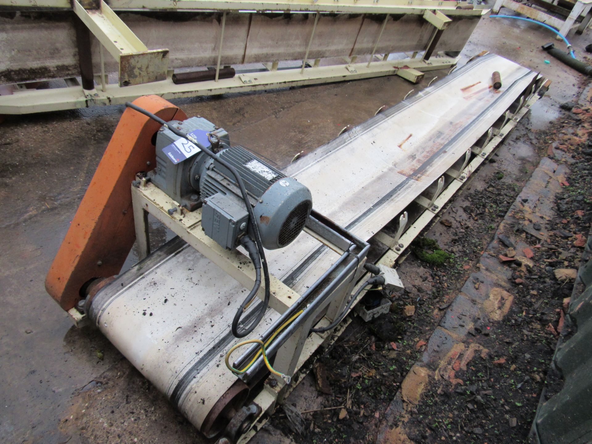 V Shaped Conveyor 450 x 4100mm incomplete, some ro - Image 3 of 3