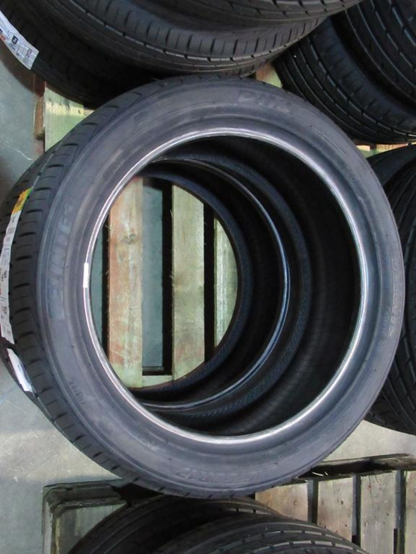 2 unused Delinte DH2 215/50ZR17 95W XL tyres - Image 2 of 3