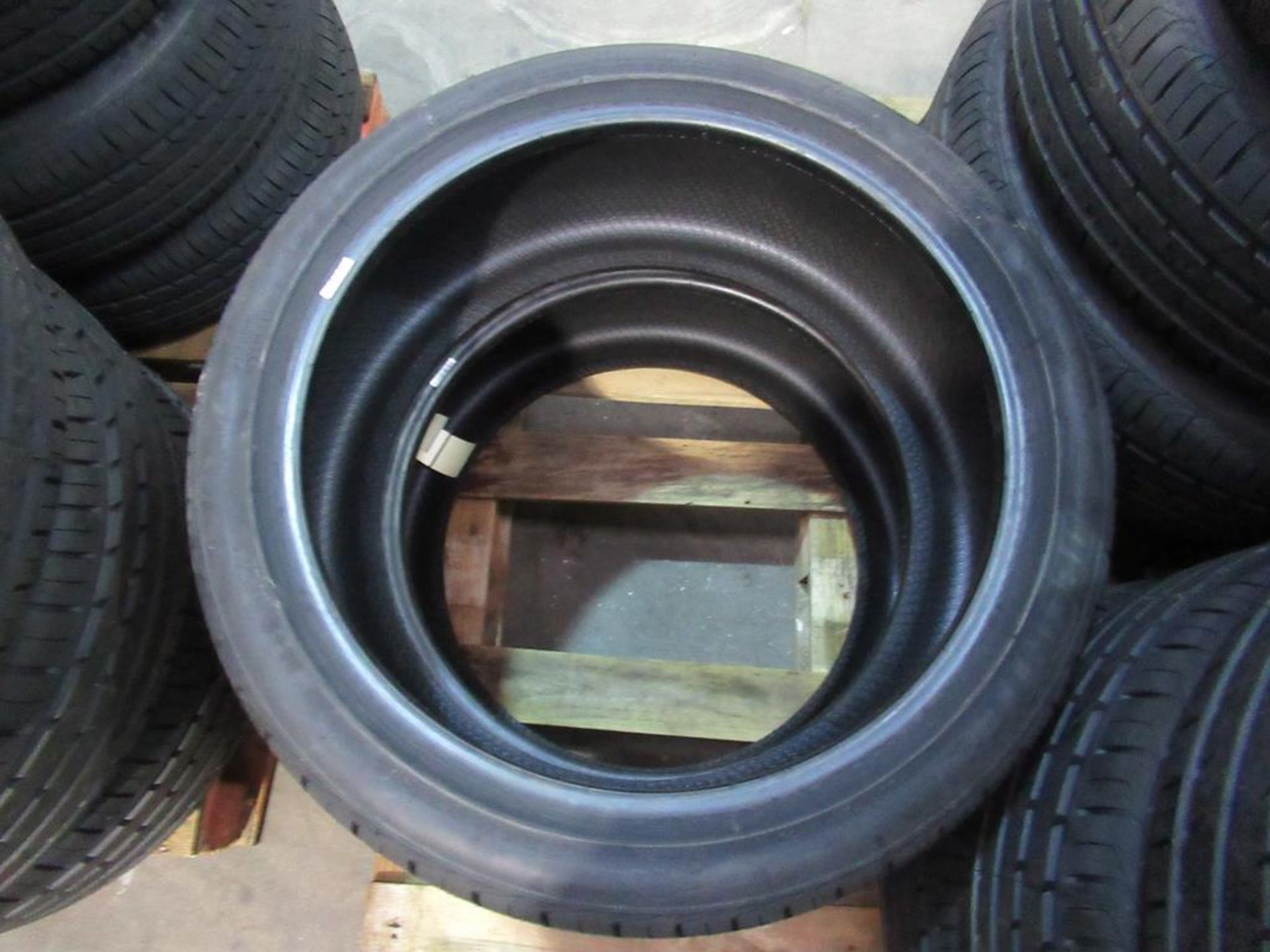 2 unused Delinte DH2 235/40ZR18 95W XL tyres - Image 2 of 3