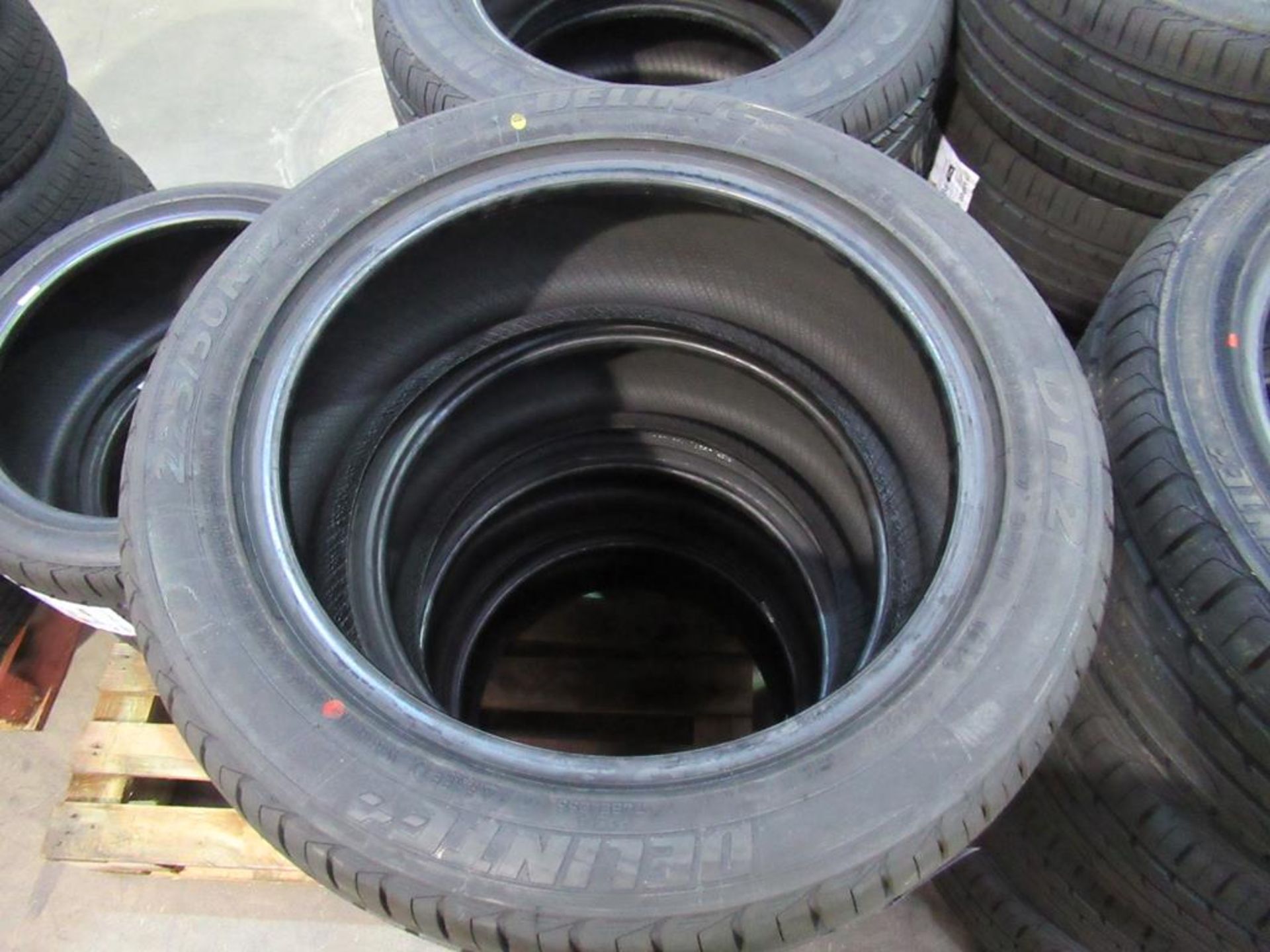 4 unused Delinte DH2 225/50ZR17 98W XL tyres - Image 2 of 3