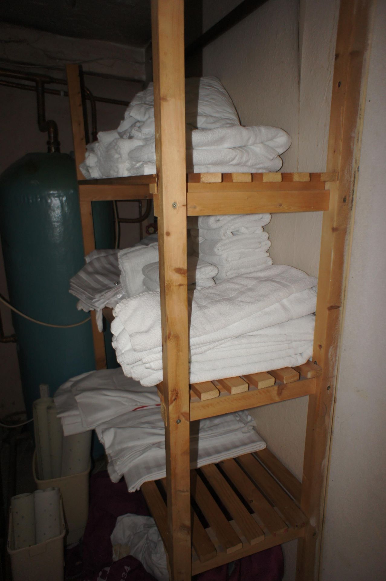 Contents to cupboard including towels & bed linen - Image 7 of 8