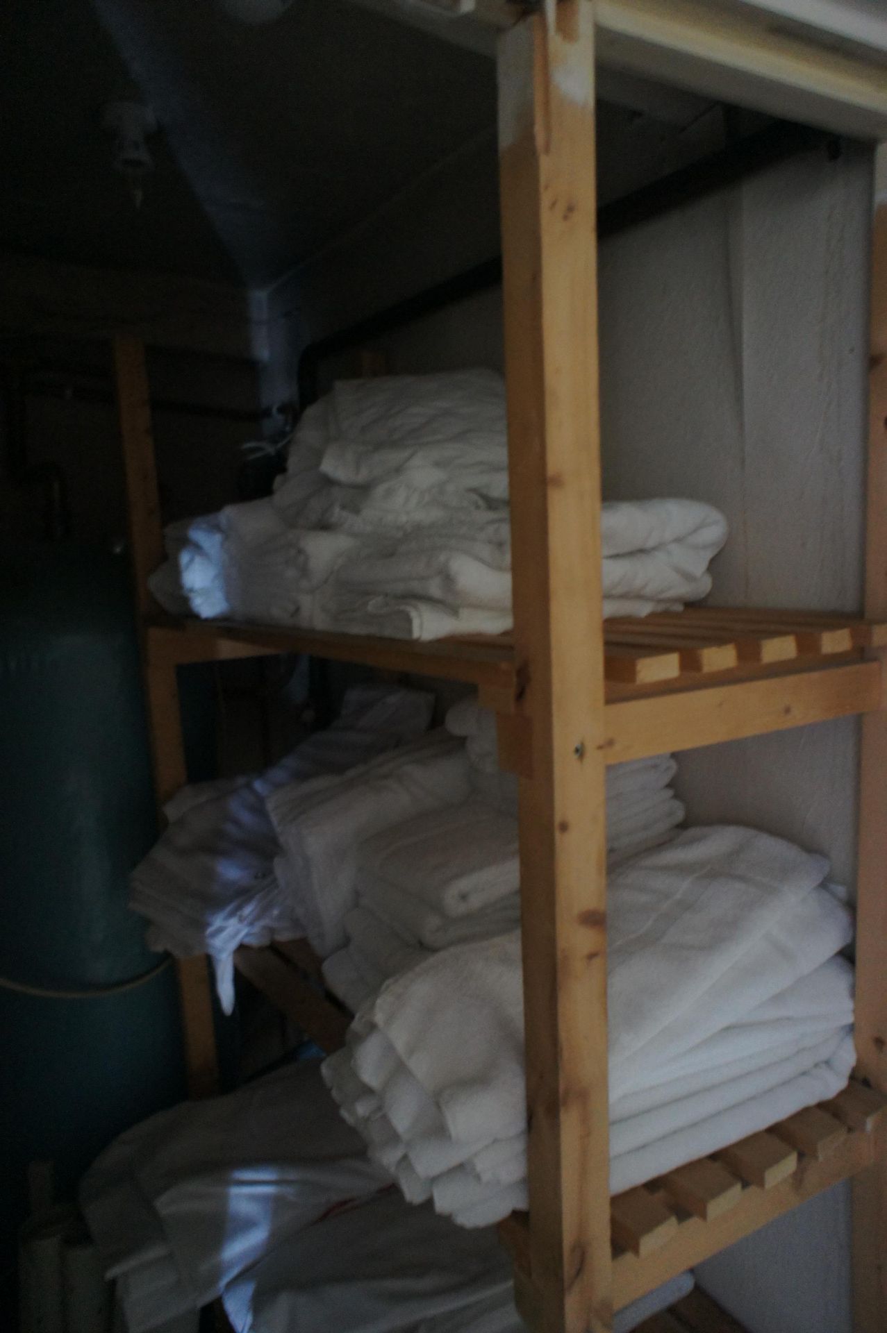 Contents to cupboard including towels & bed linen - Image 6 of 8