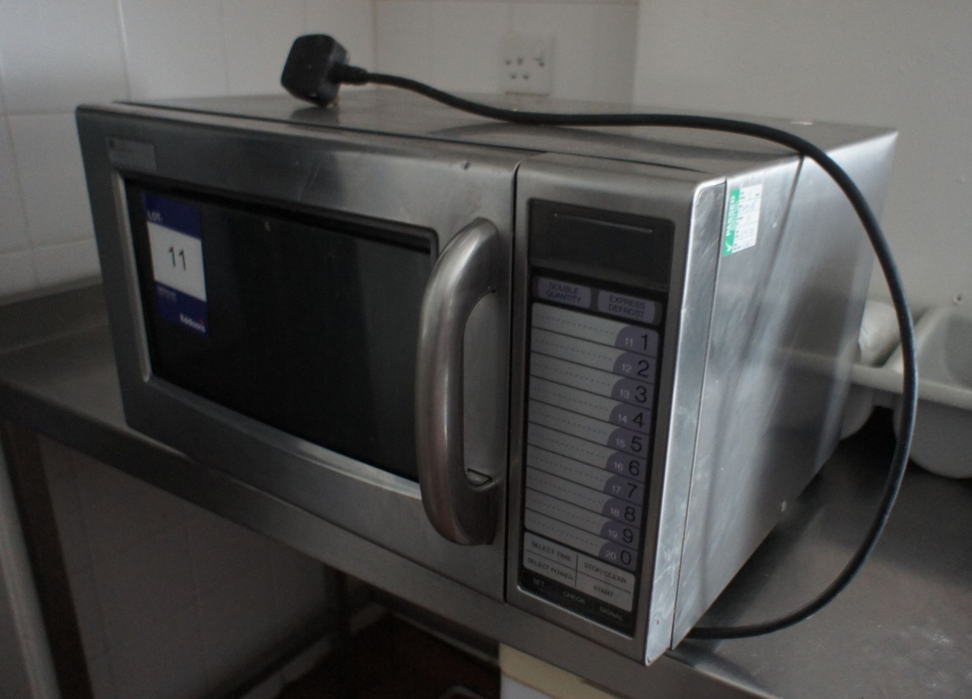 Sharp 1000w commercial microwave - Image 2 of 2