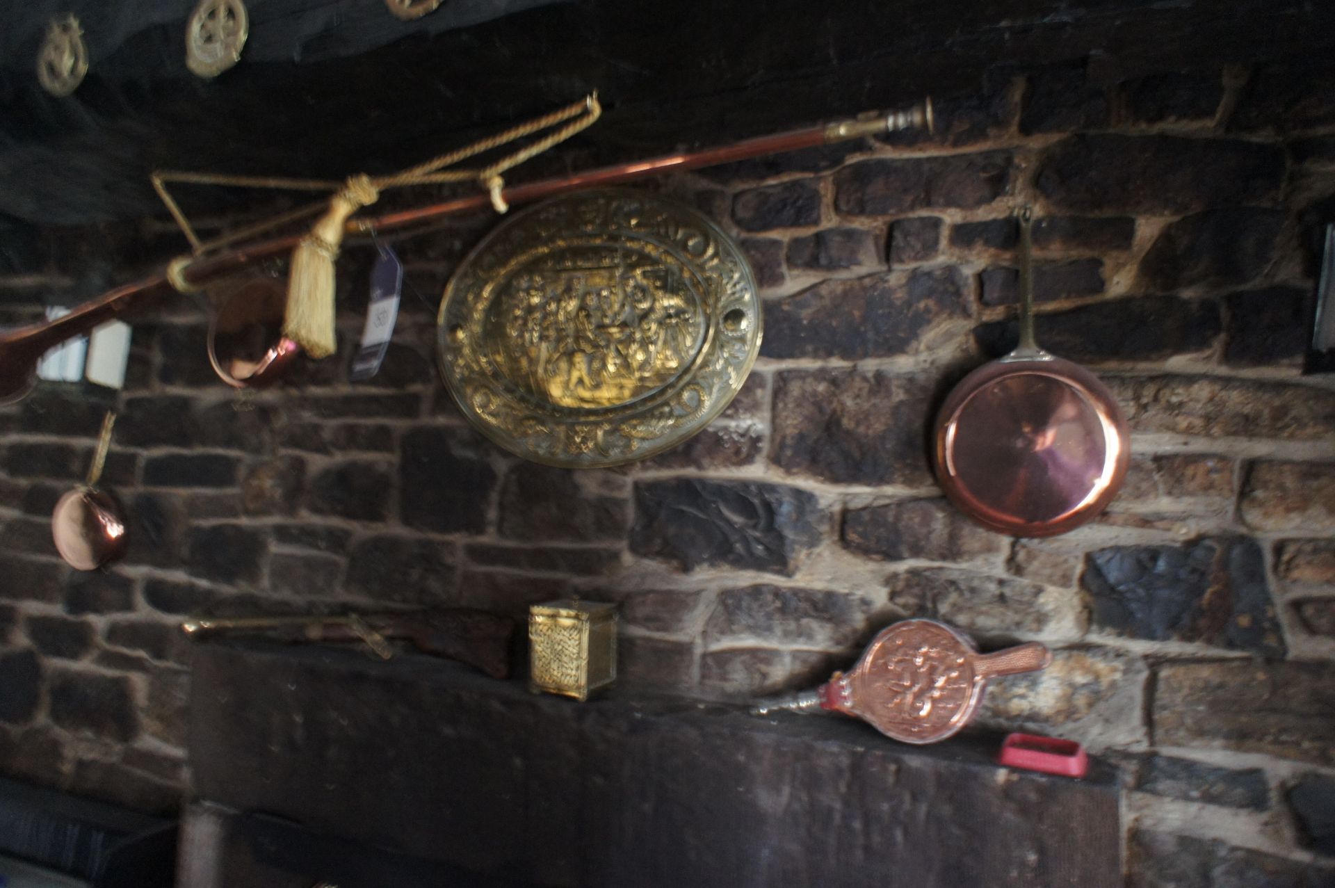 Quantity of various brass / copper effect curios - Image 5 of 5