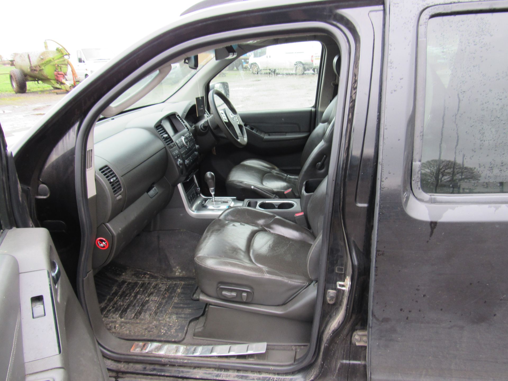 Nissan Navara Tekna 2.5DCI 4WD Auto Double Cab Pick Up, registration BF11 AEE, first registered 25 - Image 8 of 22