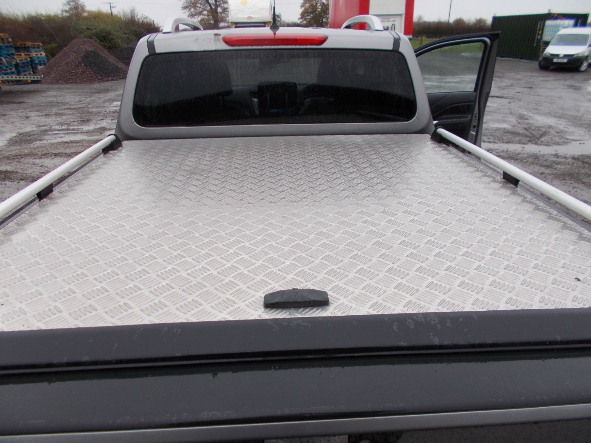 Nissan Navara Tekna NP300 Pick Up, including satel - Image 15 of 16