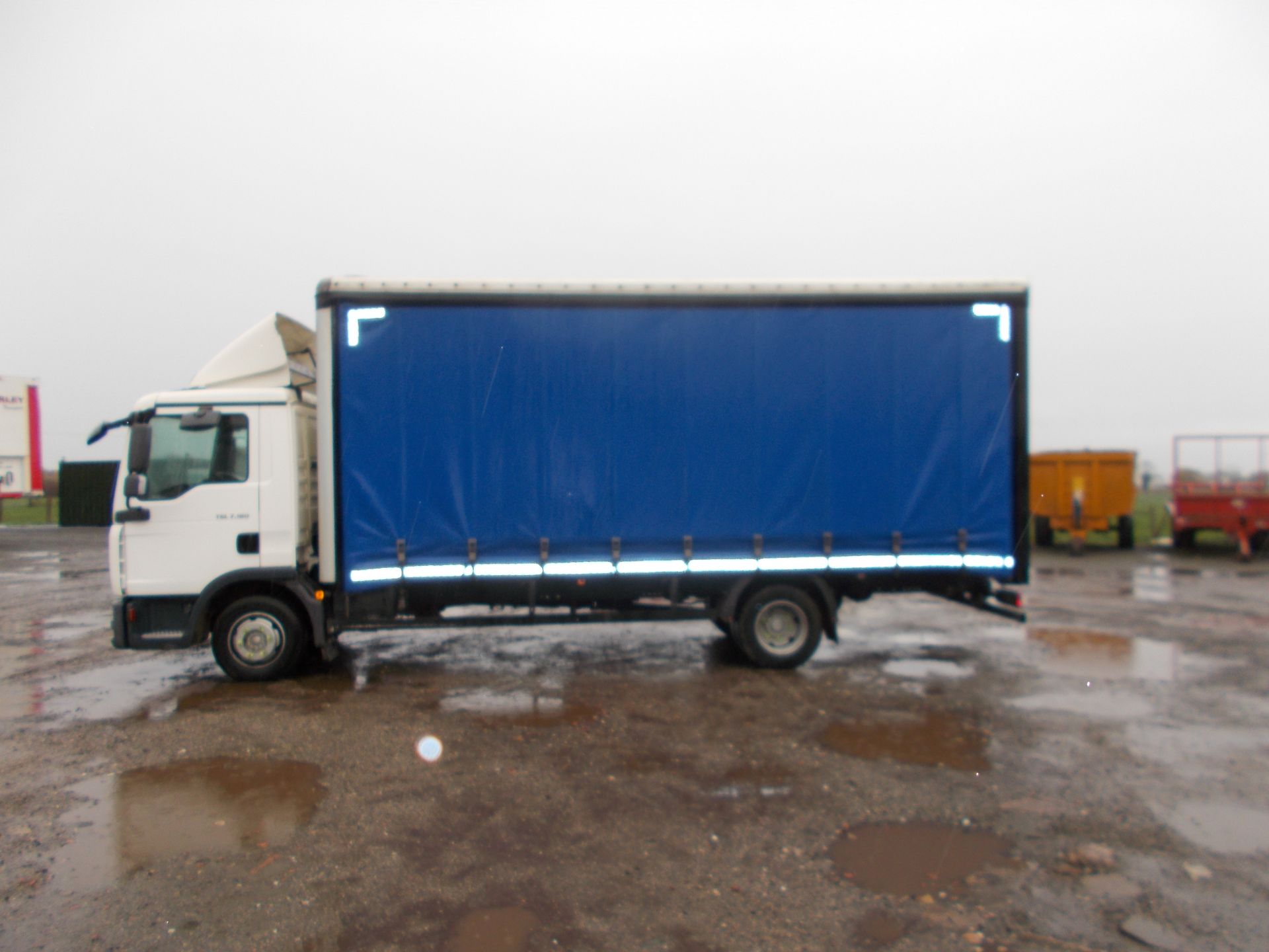 Man 7.5t TGL 7.180 Curtain Sider, registration DK58 EGJ, odometer reading 399,770 km, MOT until 30. - Image 3 of 18