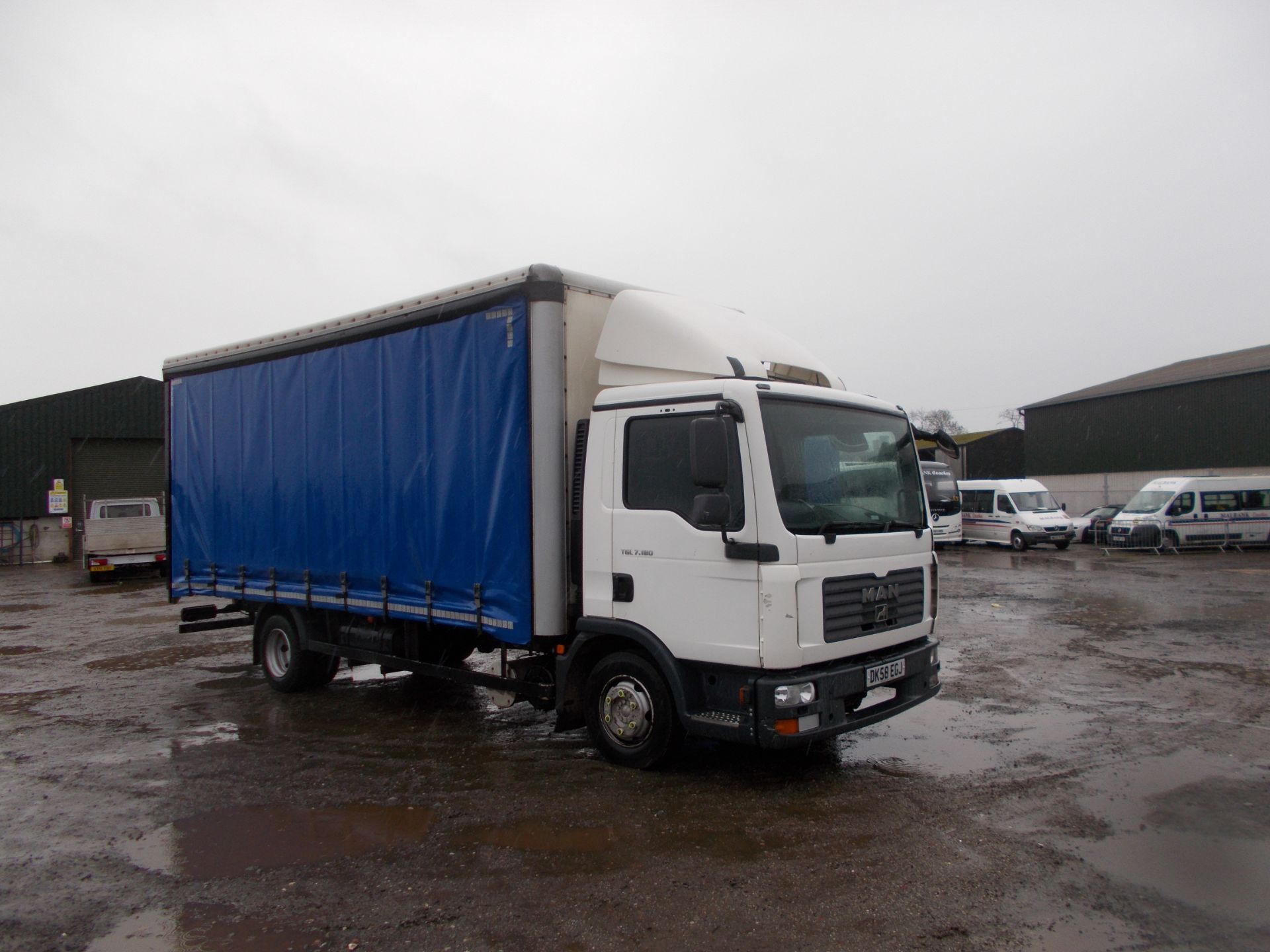 Man 7.5t TGL 7.180 Curtain Sider, registration DK58 EGJ, odometer reading 399,770 km, MOT until 30. - Image 8 of 18