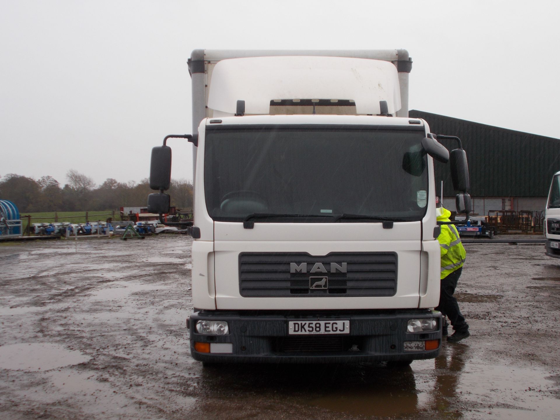 Man 7.5t TGL 7.180 Curtain Sider, registration DK58 EGJ, odometer reading 399,770 km, MOT until 30. - Image 9 of 18