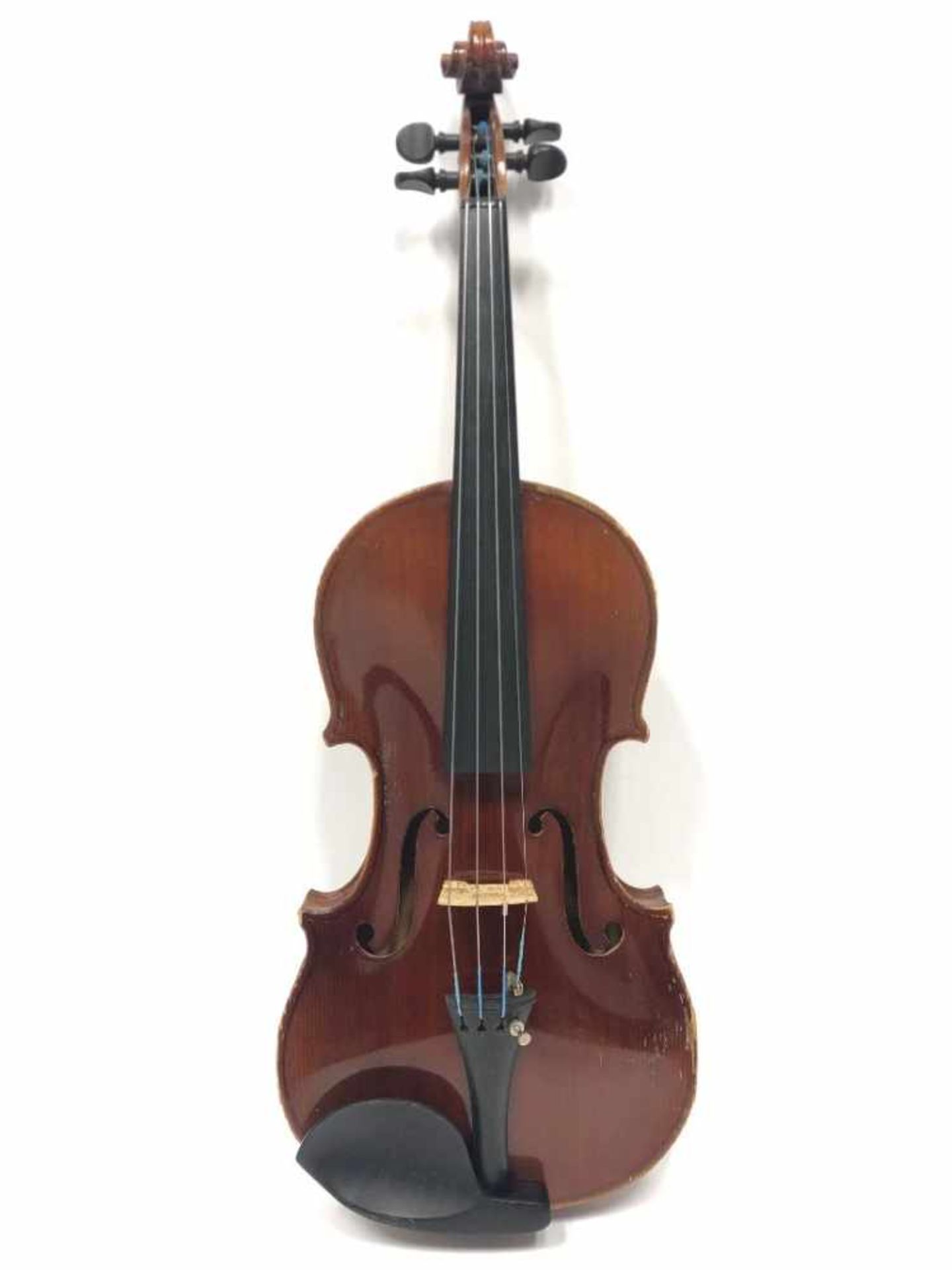 Violin / 4/4-Violine, um 1920. Geige im Koffer mit Bogen. Sehr gut.4/4-Violine in eigenwilliger