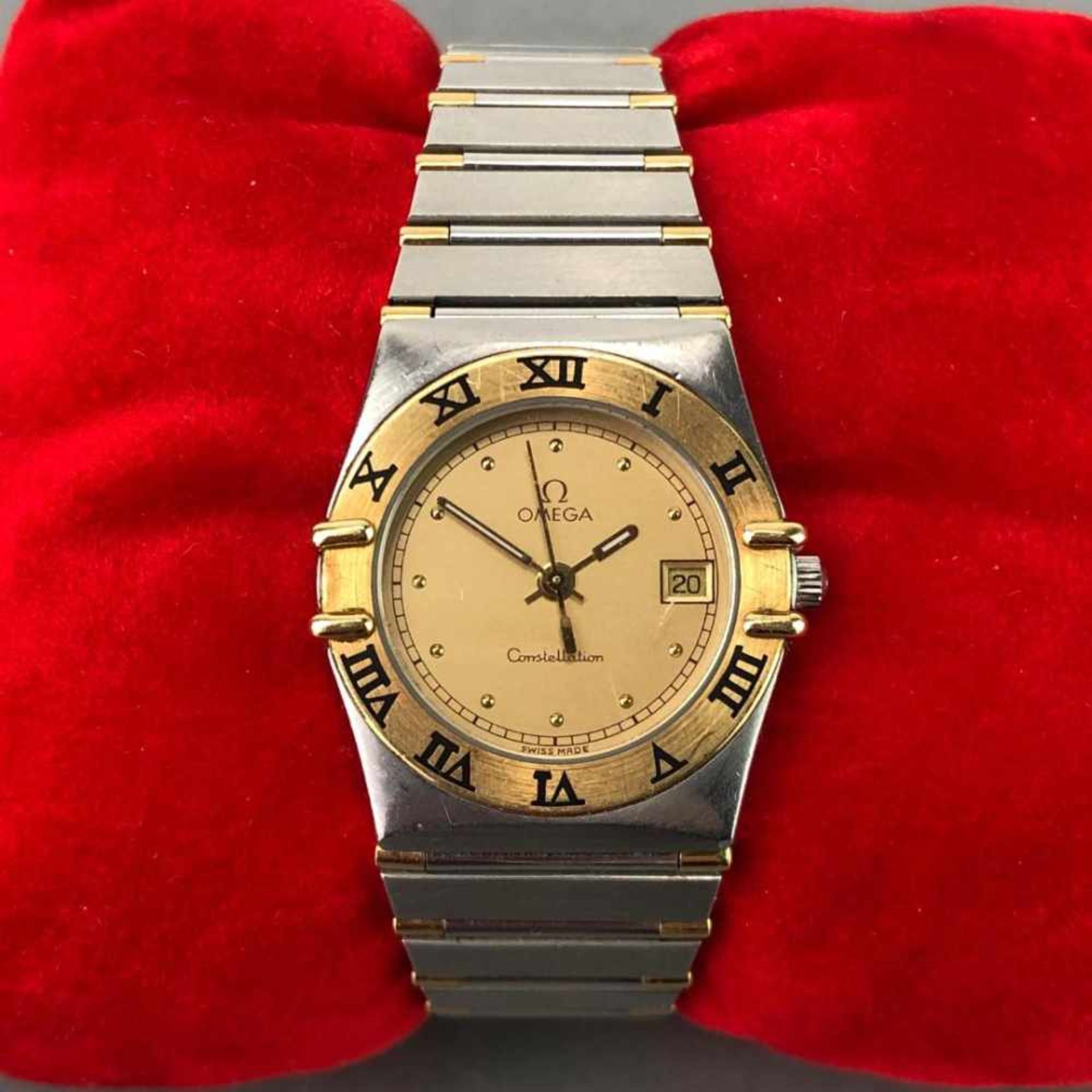 OMEGA Constellation Damen Armbanduhr in Gold 18 K / 750 und Stahl. In originaler Schachtel, mit