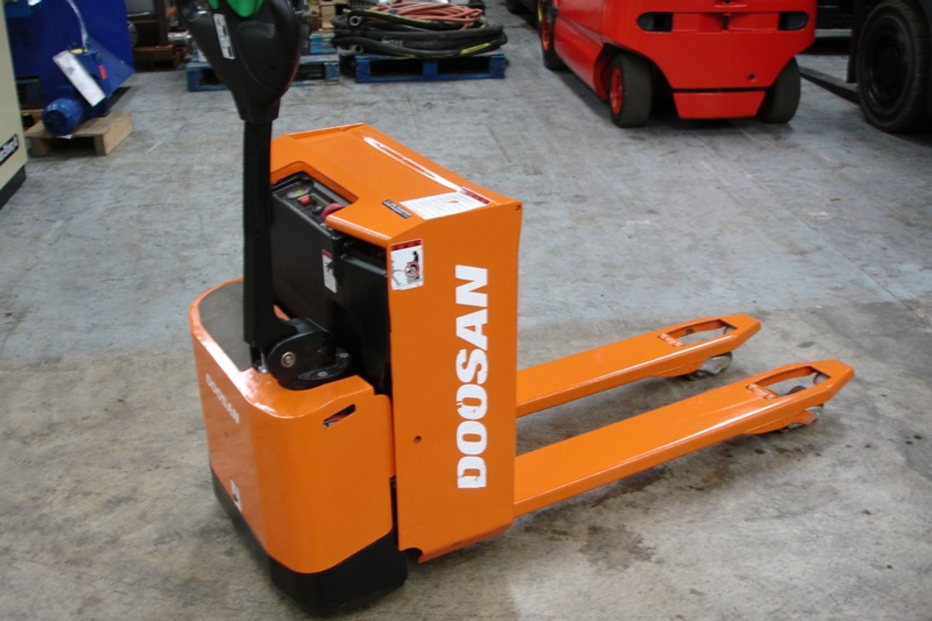 Doosan Electric Pallet Mover (2017)