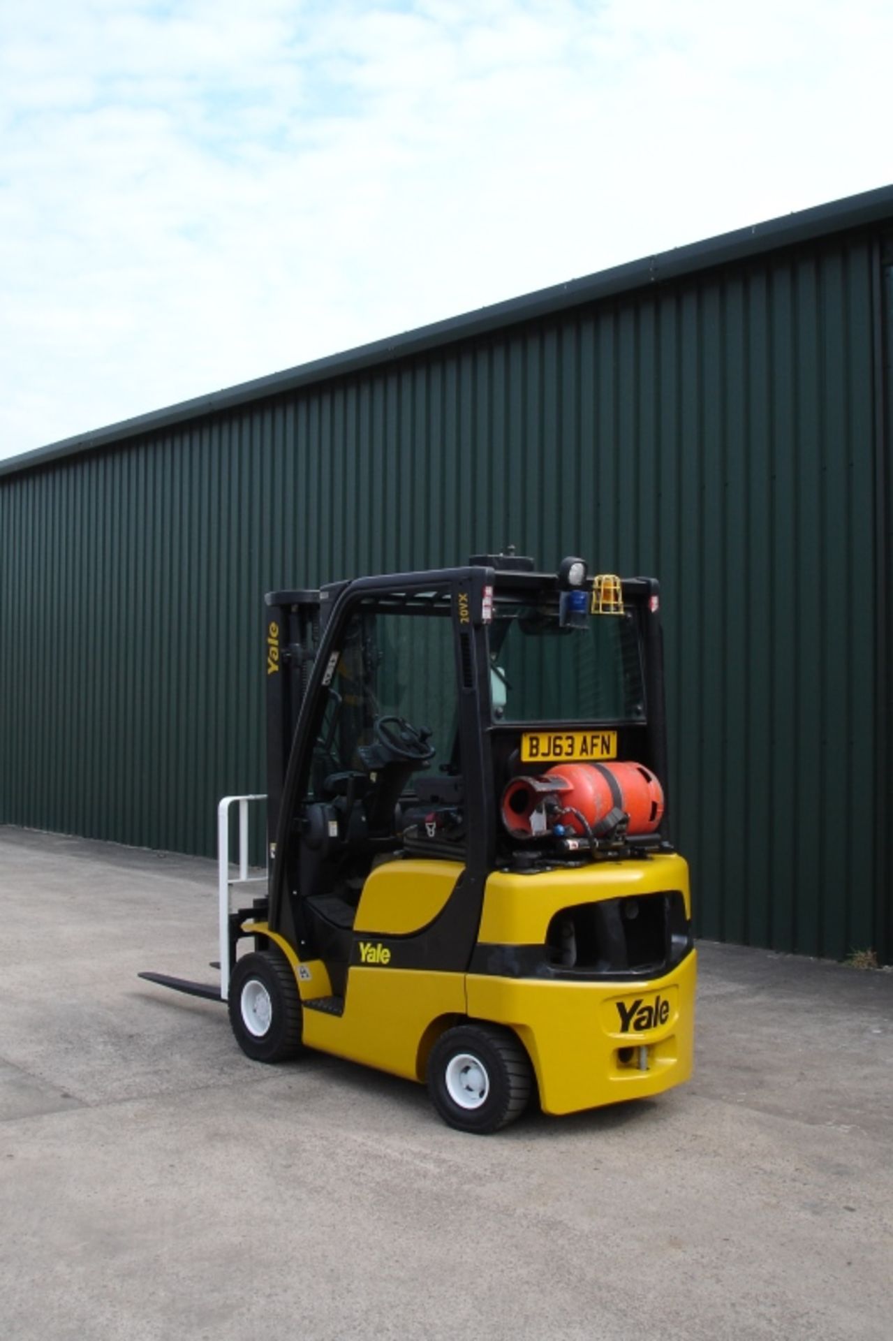 Yale 2 ton Forklift (2013) - Image 2 of 6