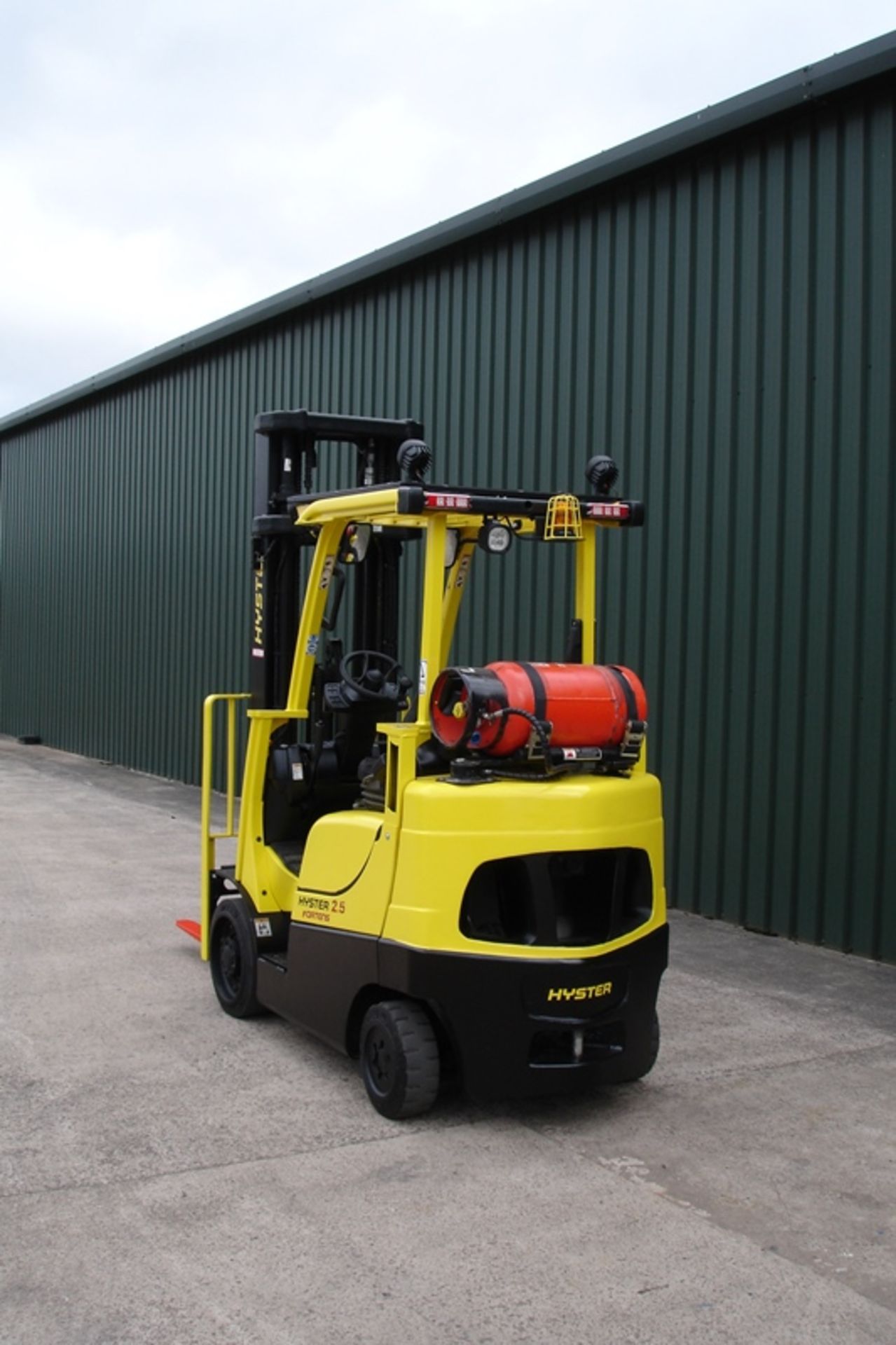 Hyster 2.5 Ton Forklift (2013) - Image 2 of 6