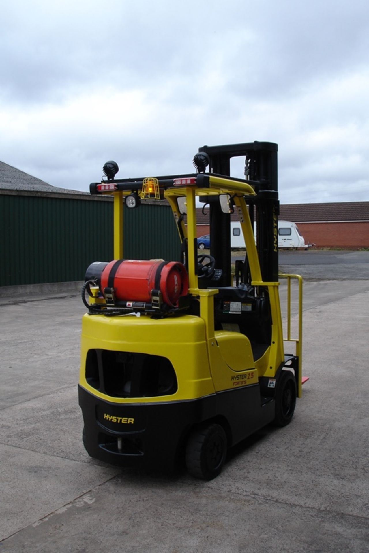 Hyster 2.5 Ton Forklift (2013) - Image 3 of 6