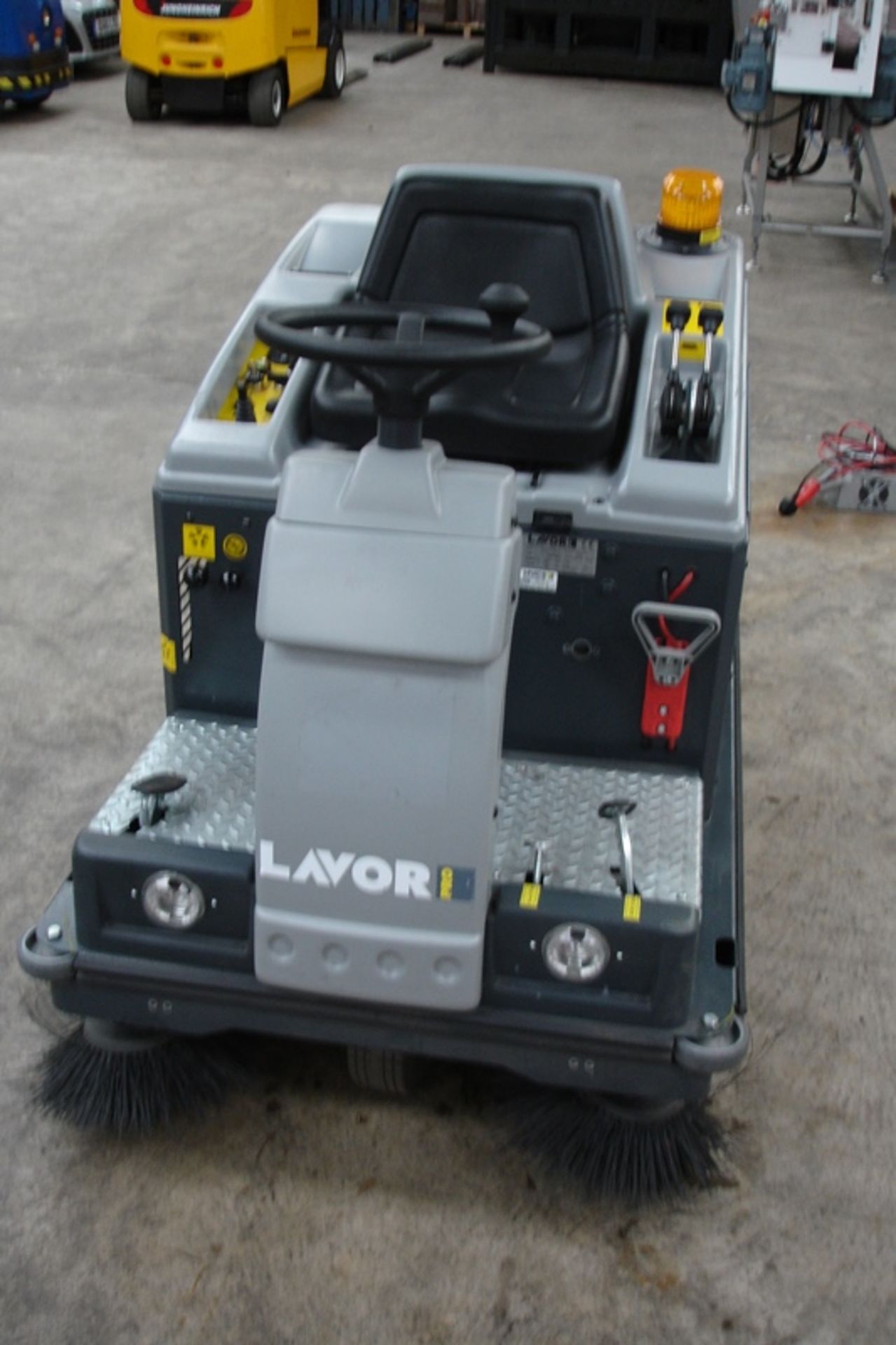 LAVOR Electric Ride on Sweeper - Image 2 of 7