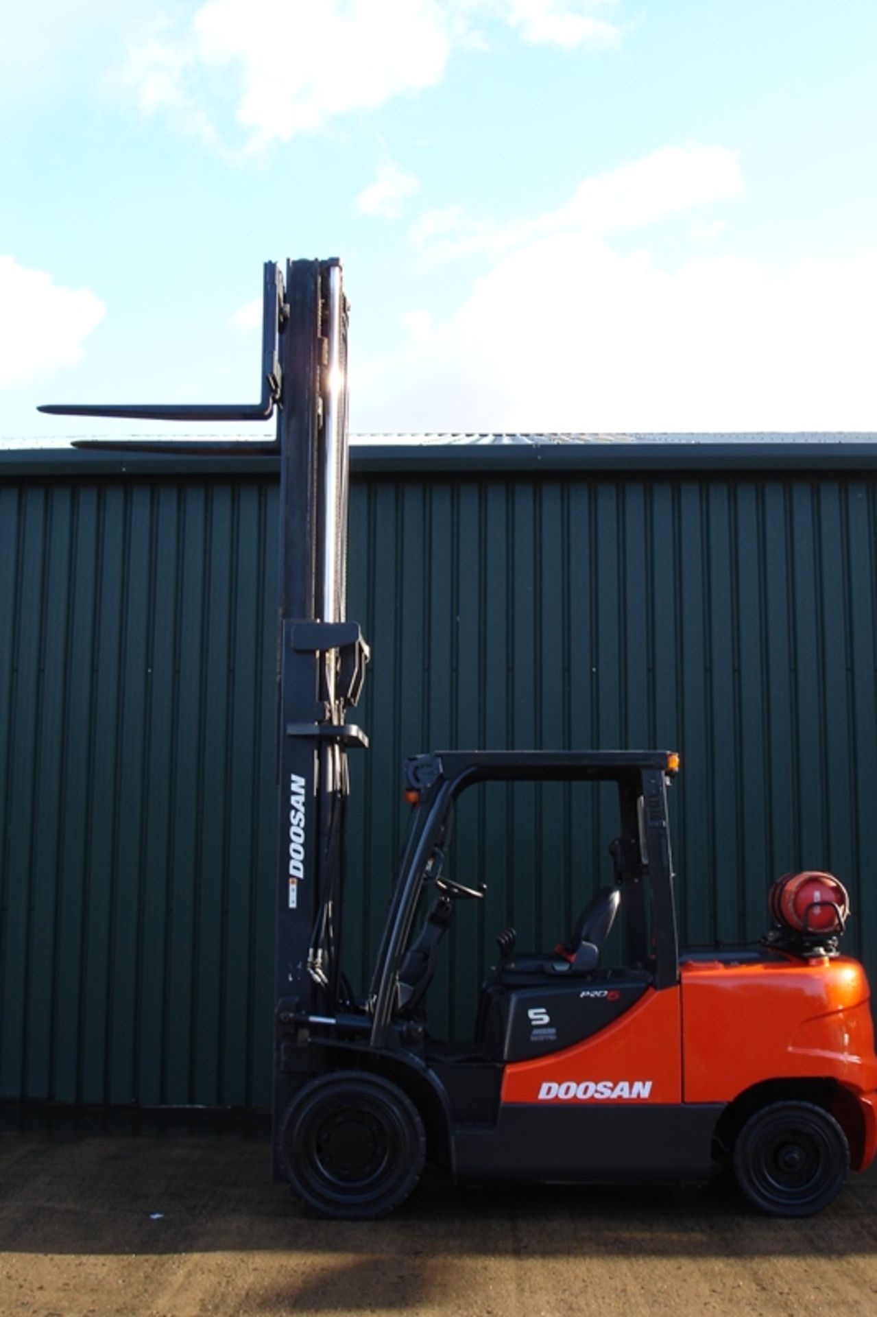 Doosan 5 Ton Forklift (2011) - Image 7 of 7