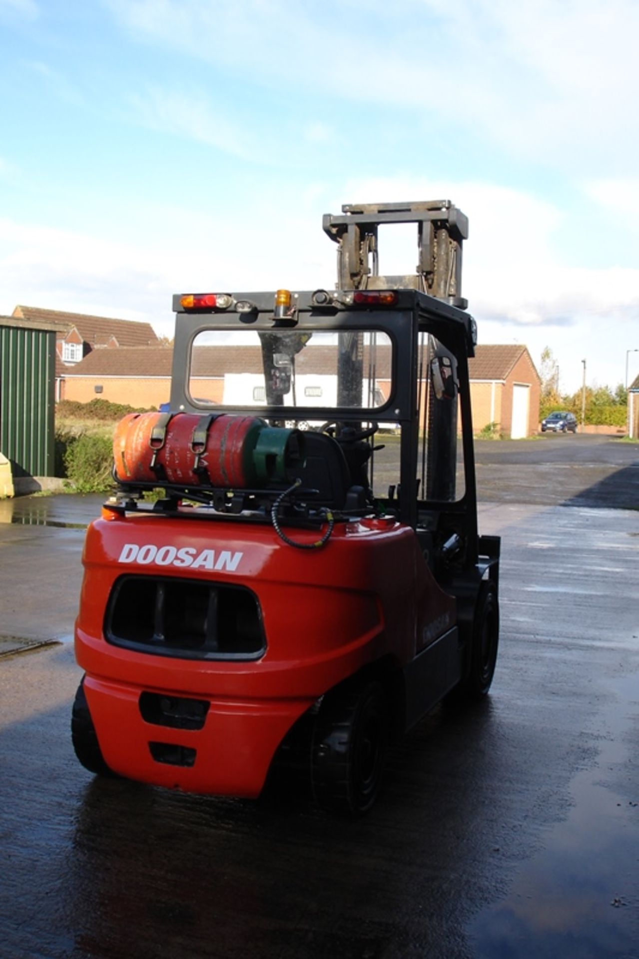 Doosan 5 Ton Forklift (2011) - Image 4 of 7