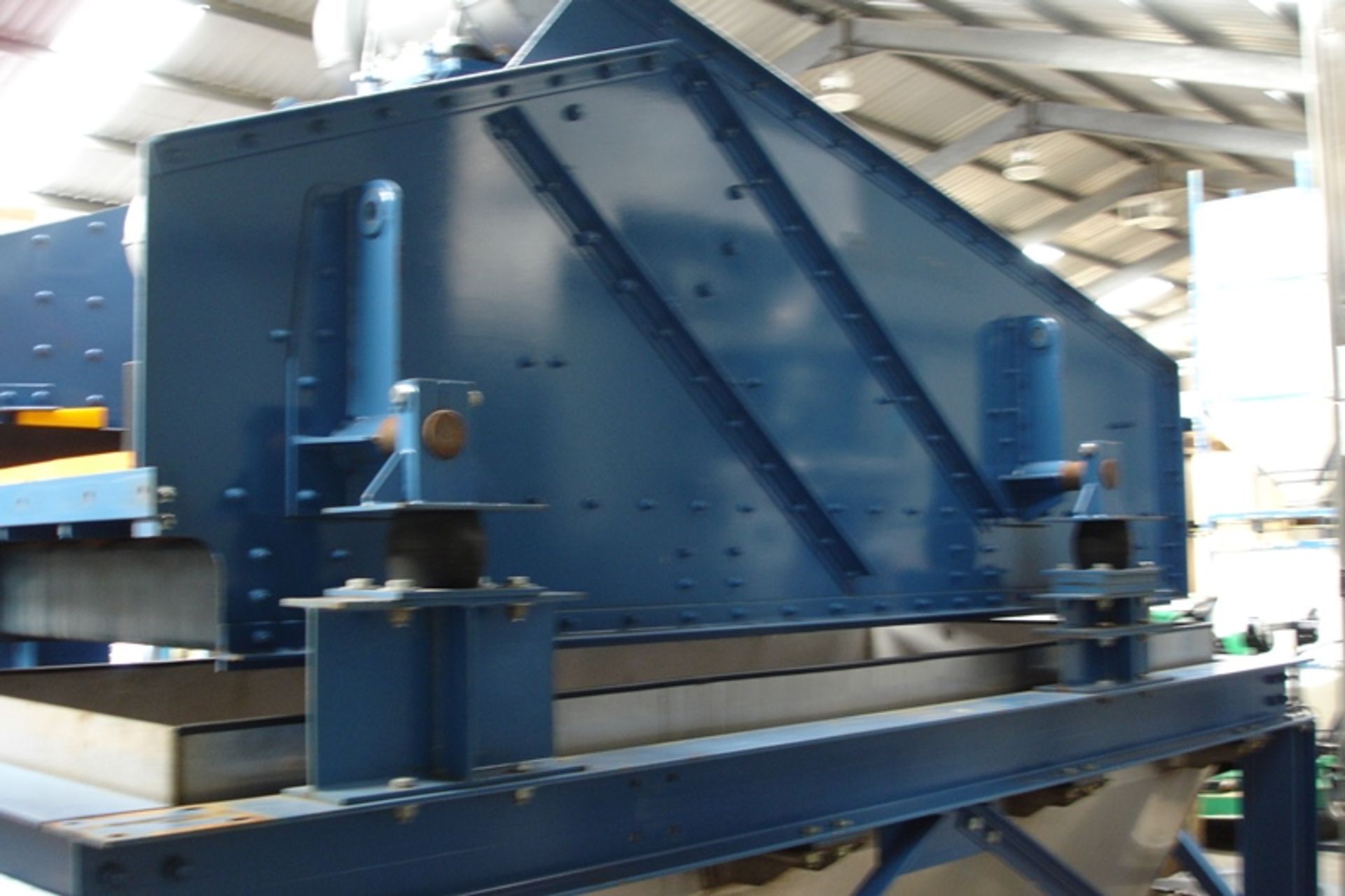 Large Vibratory Shaker Screen - Image 3 of 6