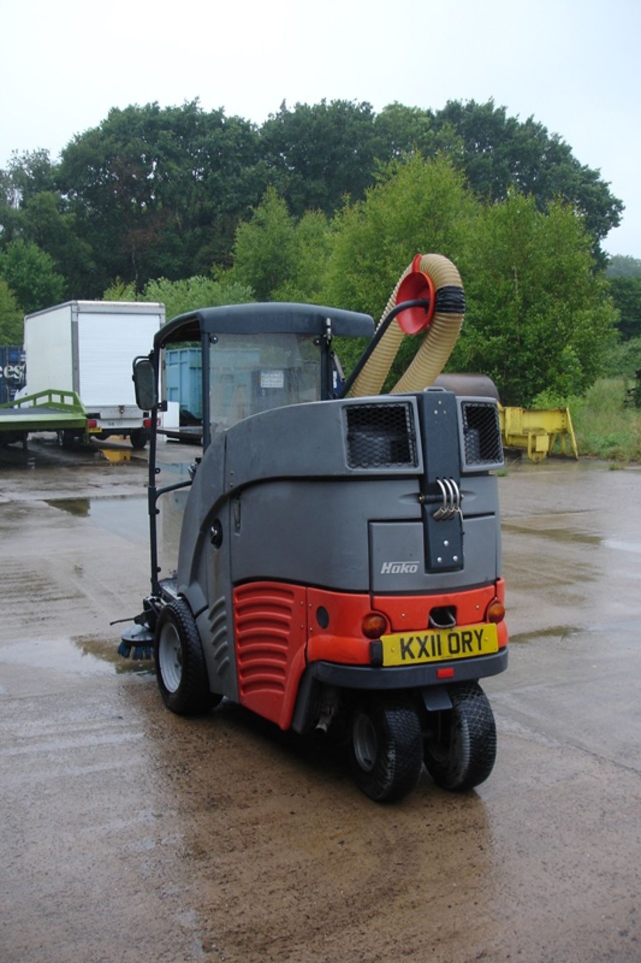 Hako CM90 Diesel Ride On Sweeper - Image 5 of 7