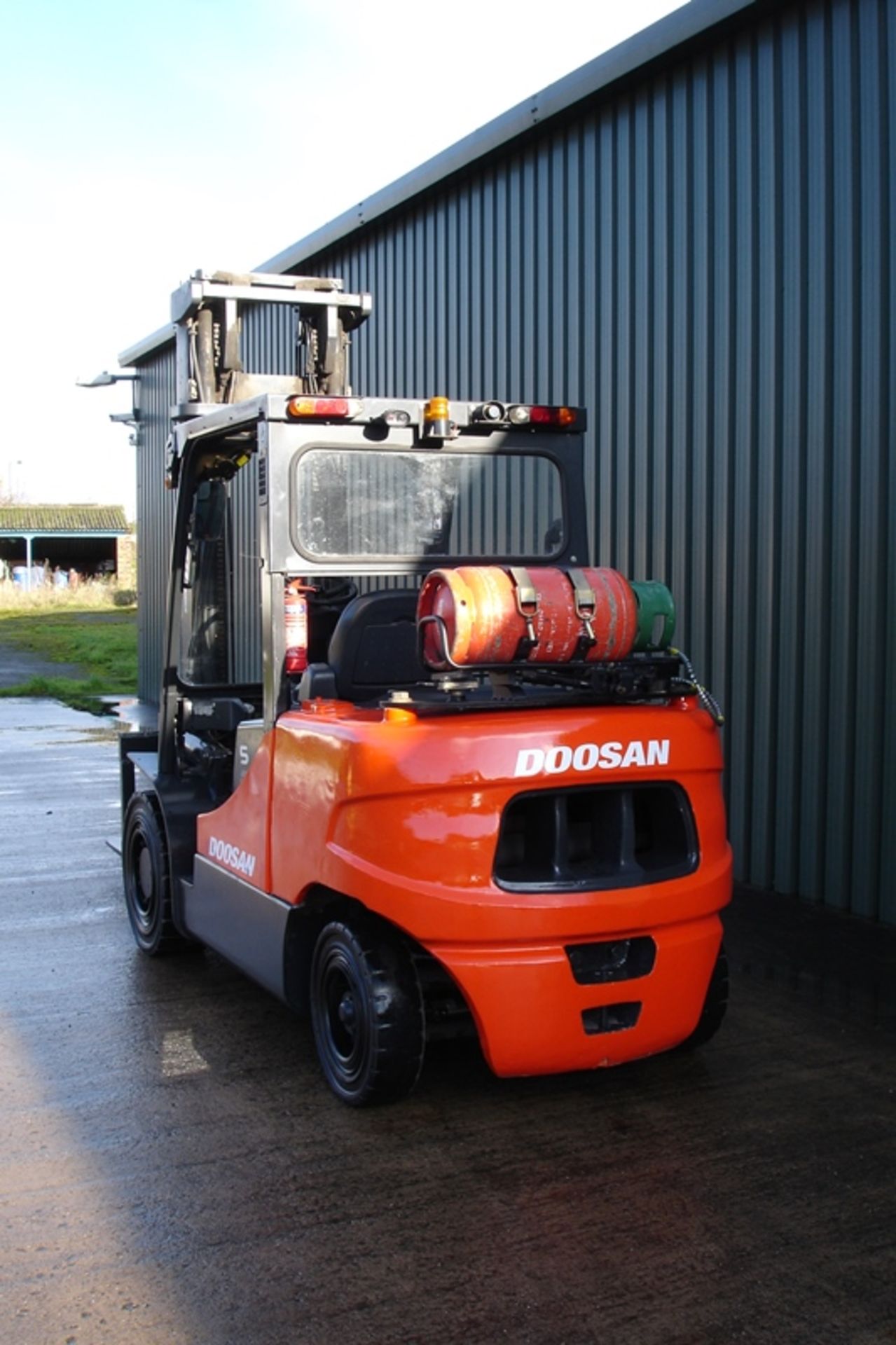 Doosan 5 Ton Forklift (2011) - Image 3 of 7