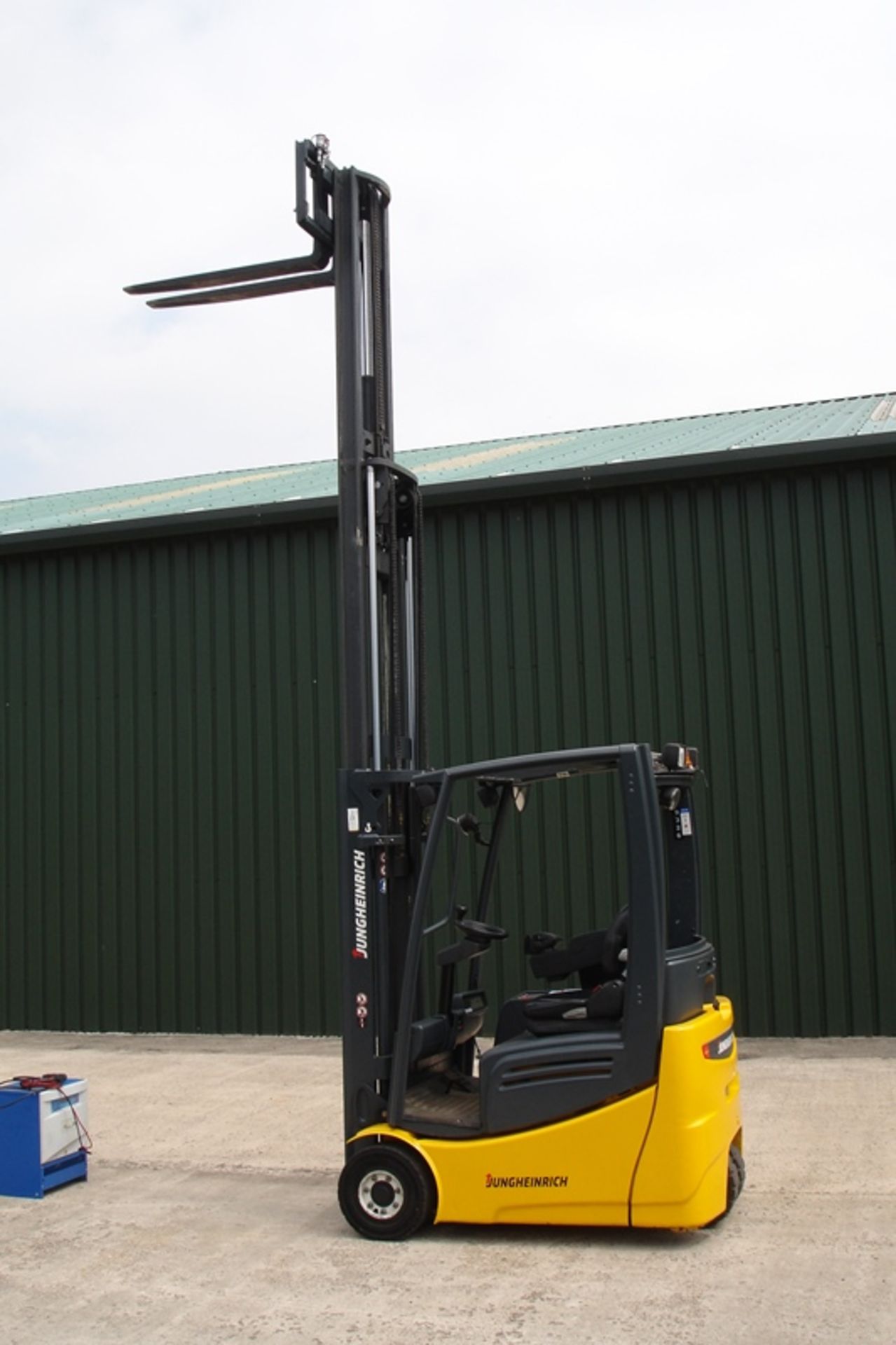 Jungheinrich 1.5 ton electric Forklift. ( 2015 ) - Image 7 of 8