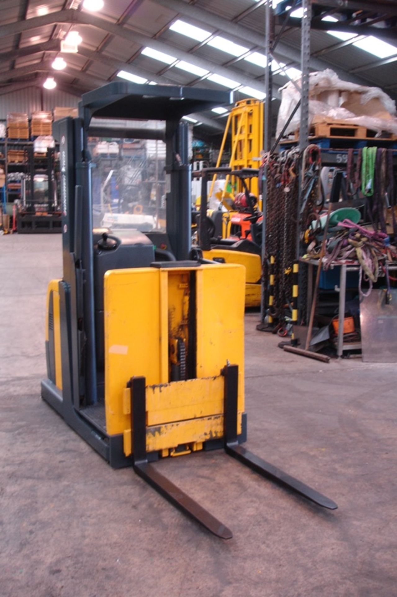 JUNGHEINRICH MAN UP ORDER PICKER/FORKLIFT - Image 4 of 5