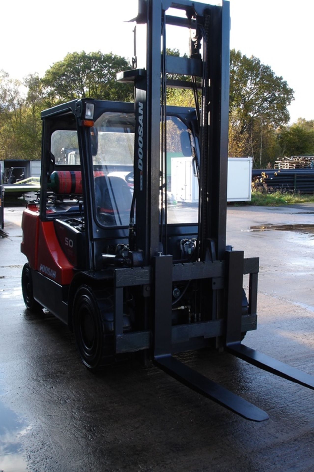 Doosan 5 Ton Forklift (2011) - Image 5 of 7