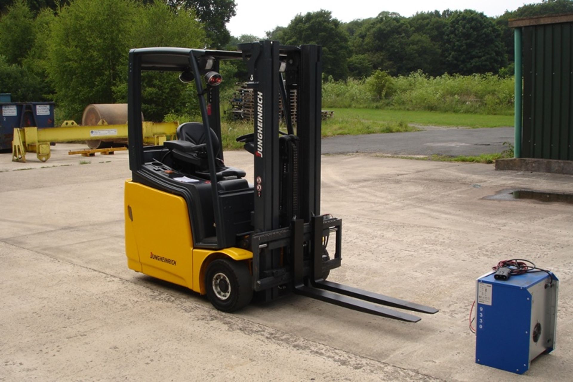 Jungheinrich 1.5 ton electric Forklift. ( 2015 ) - Image 4 of 8