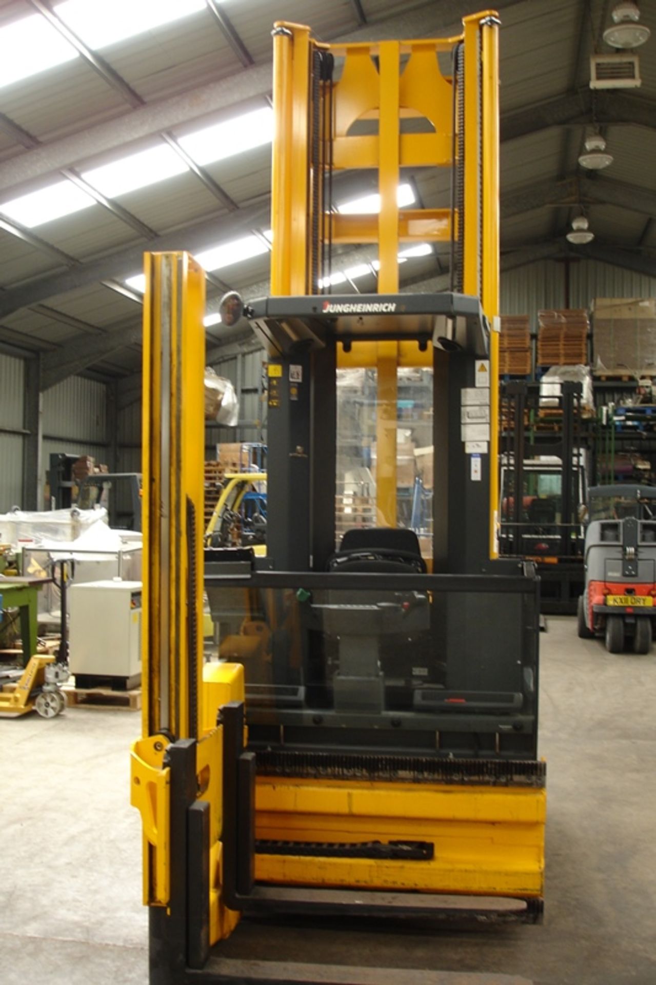 JUNGHEINRICH NARROW AISLE FORKLIFT. ( 2015 ) - Image 5 of 13