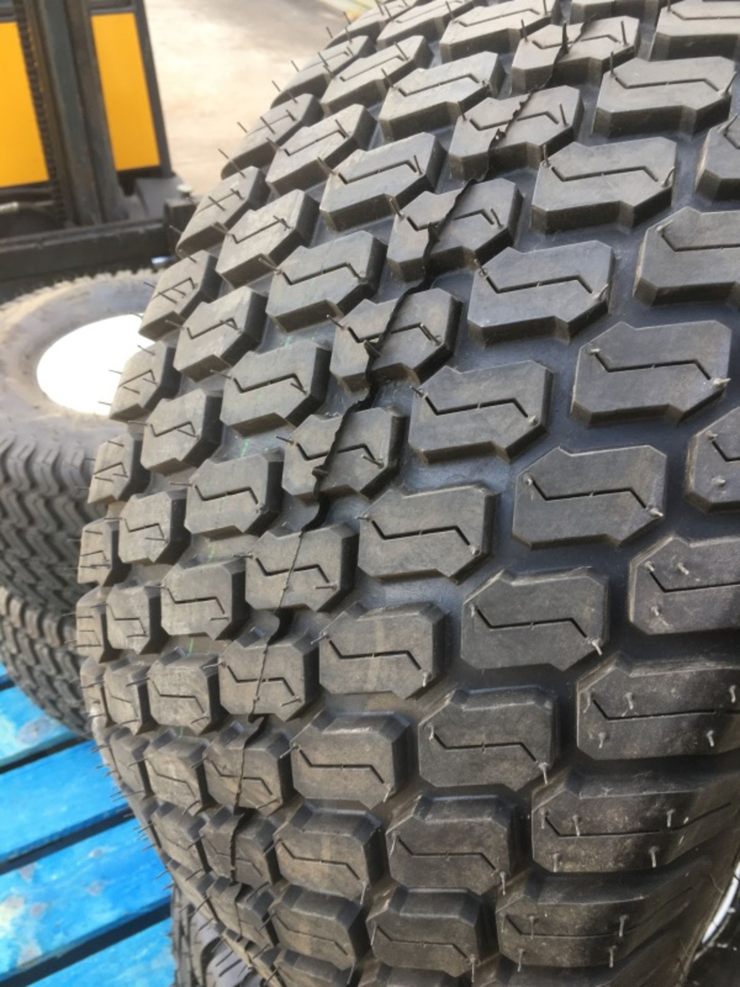 4 brand new Lawnmower Tyres on new rims ready to fit - Bild 4 aus 5