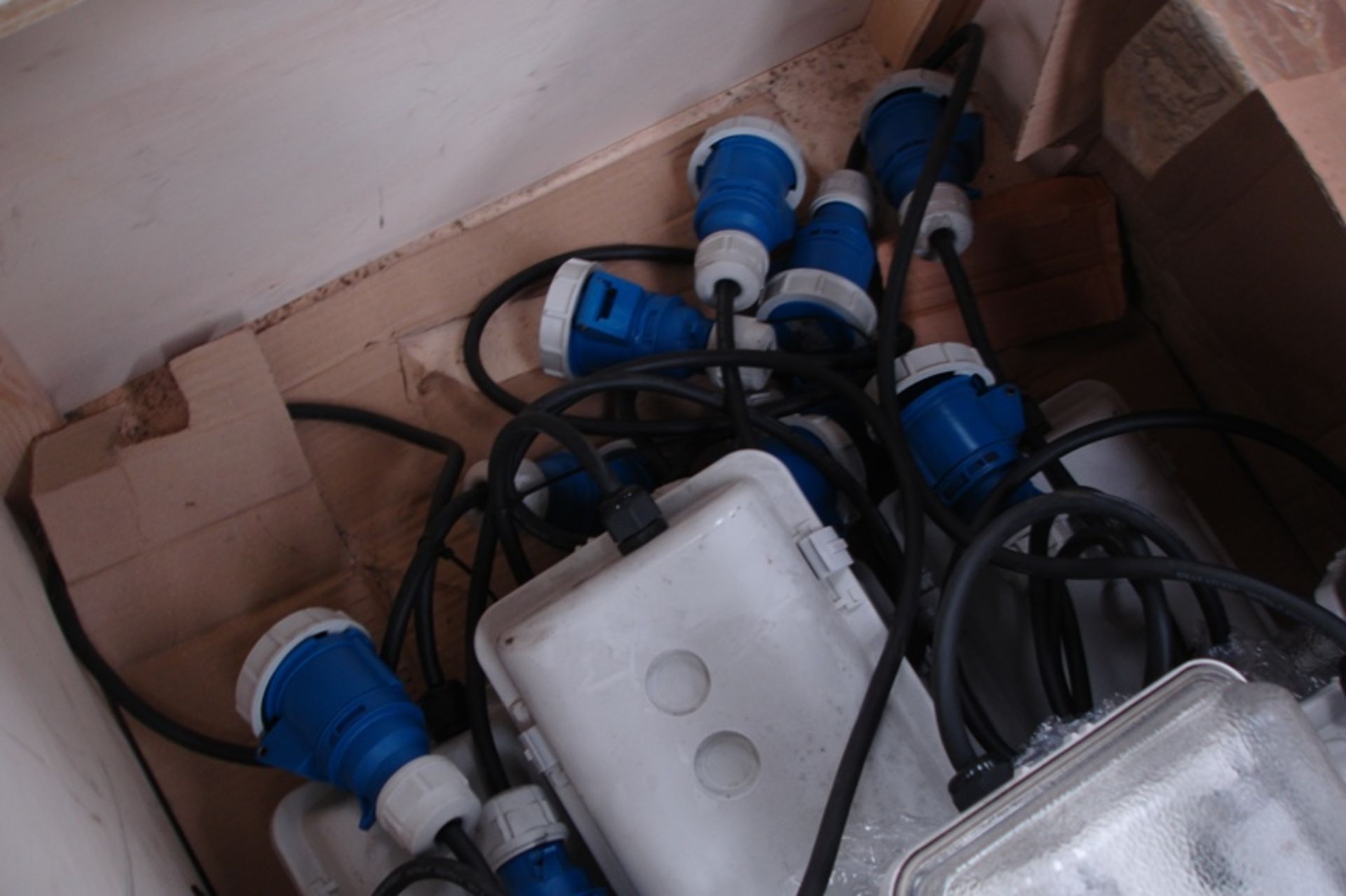 Crate of 10 Fluorescent Lights (with joining cables) - Image 2 of 2