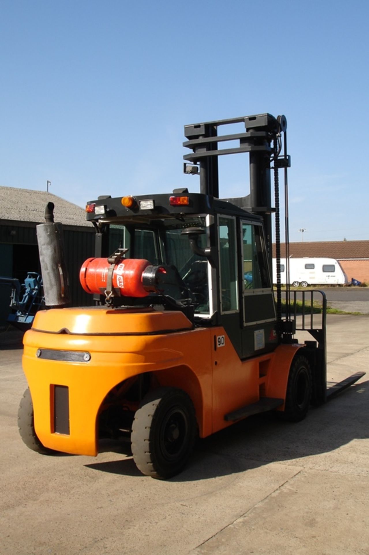 DAN TRUCK 9 TON FORKLIFT - Image 3 of 7