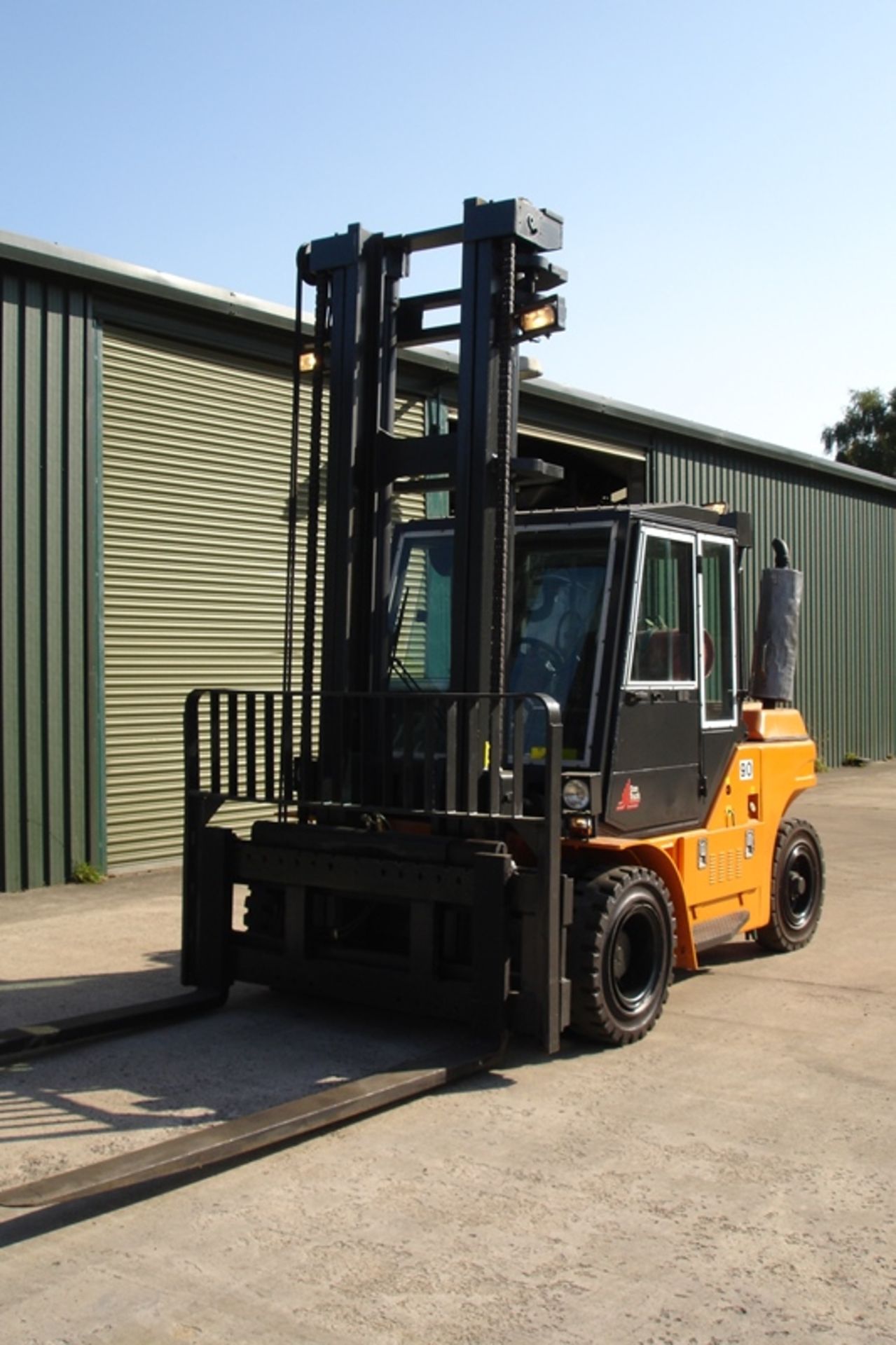 DAN TRUCK 9 TON FORKLIFT - Image 5 of 7