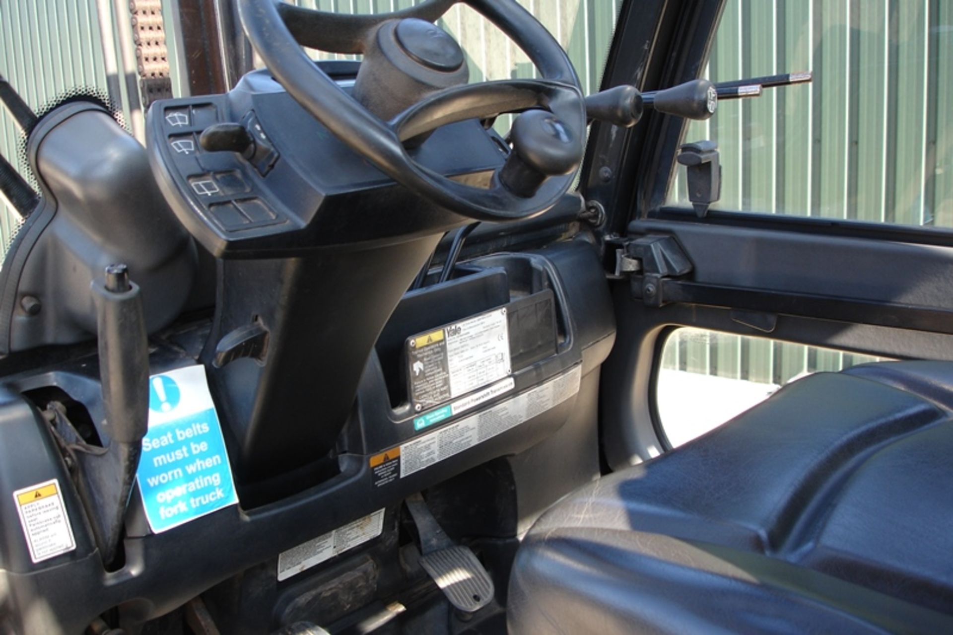 Yale 7 ton Forklift (2014) - Image 7 of 9