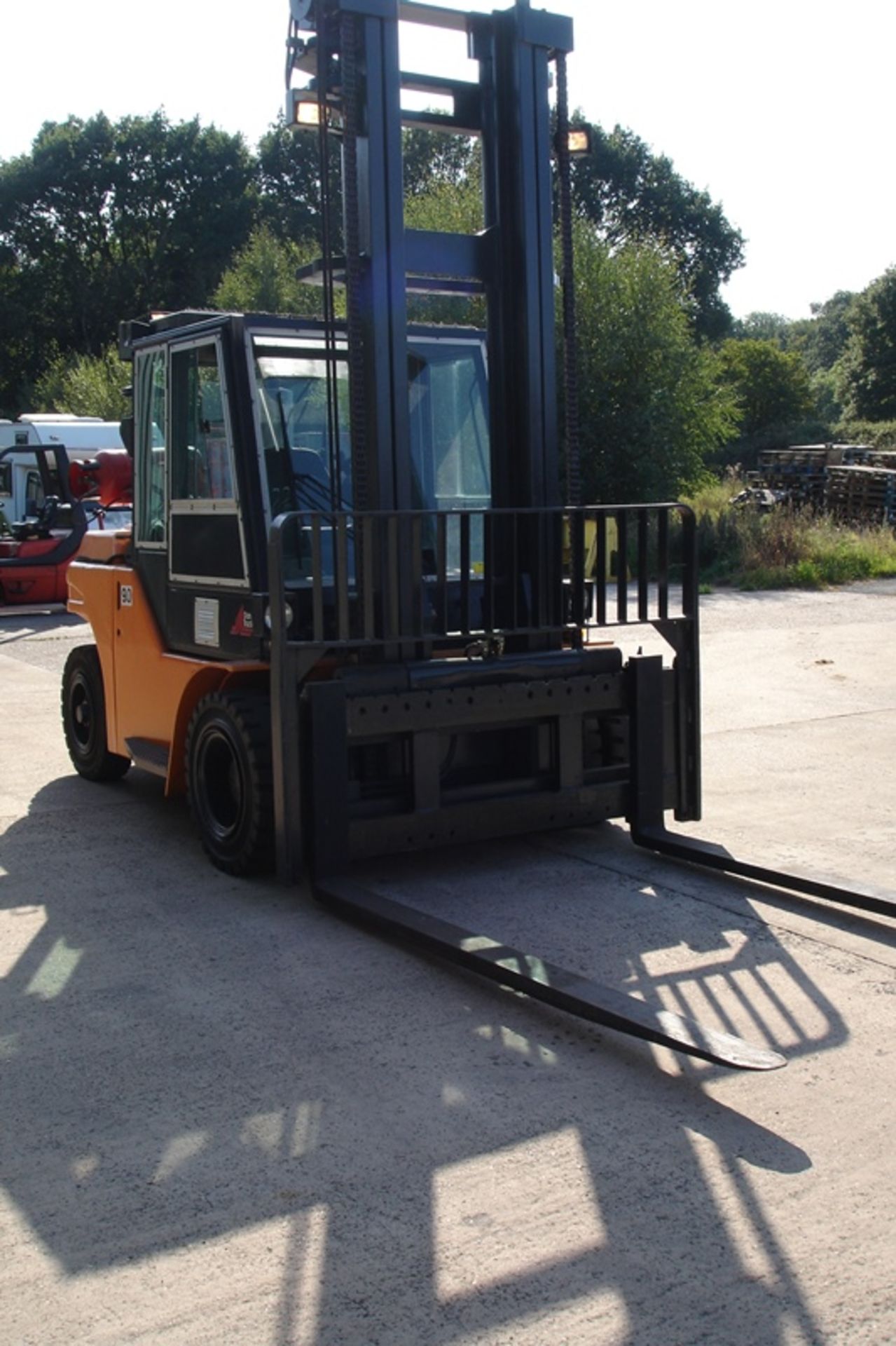 DAN TRUCK 9 TON FORKLIFT - Image 4 of 7